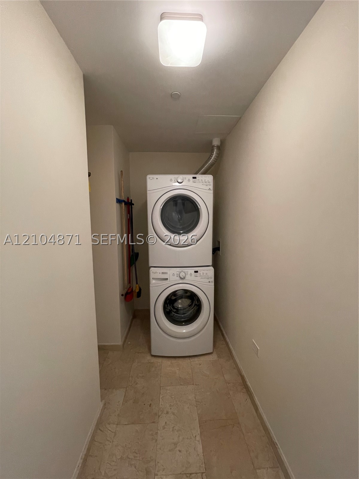68 SE 6th St #909, Miami FL 33131