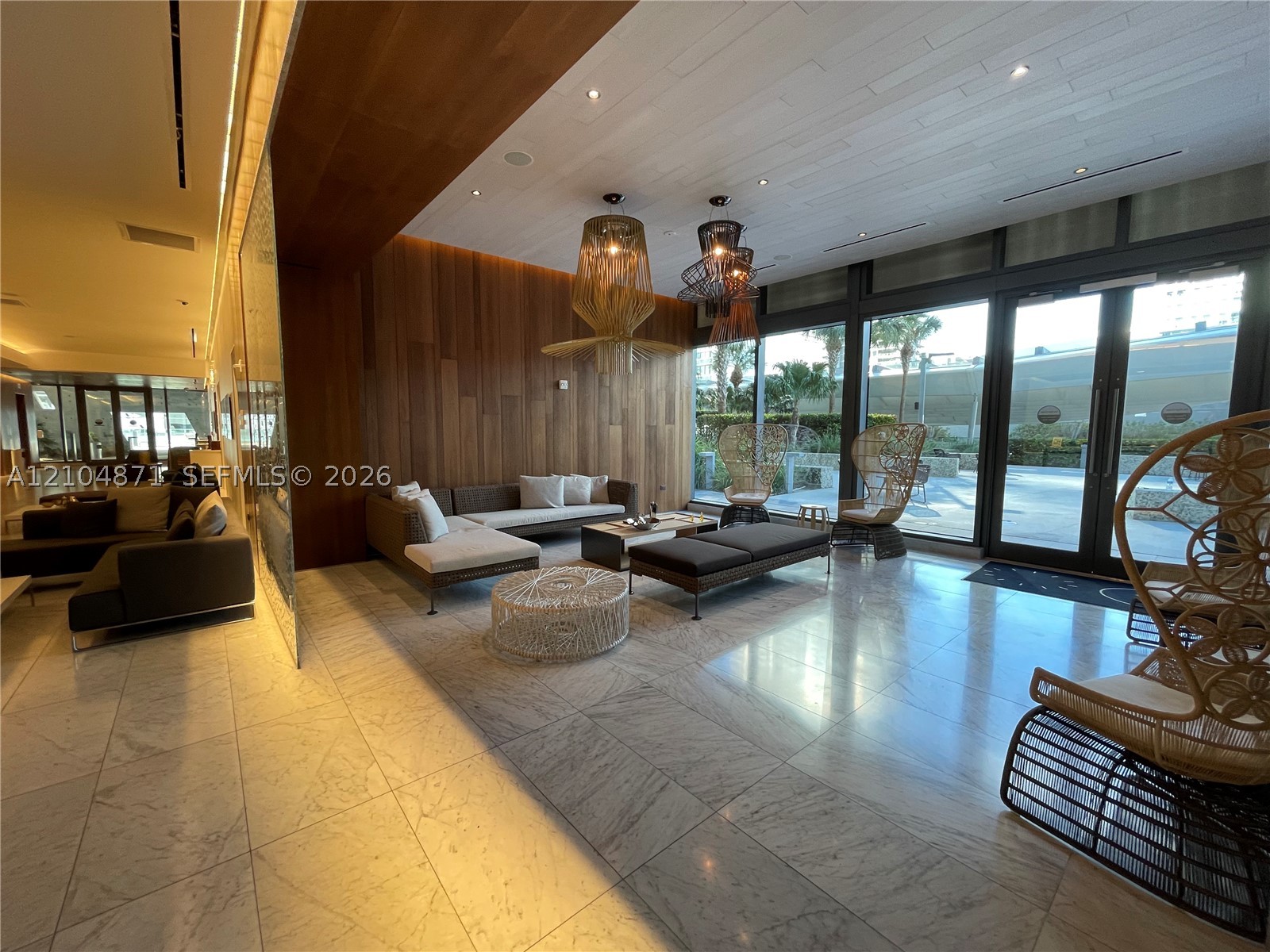 68 SE 6th St #909, Miami FL 33131