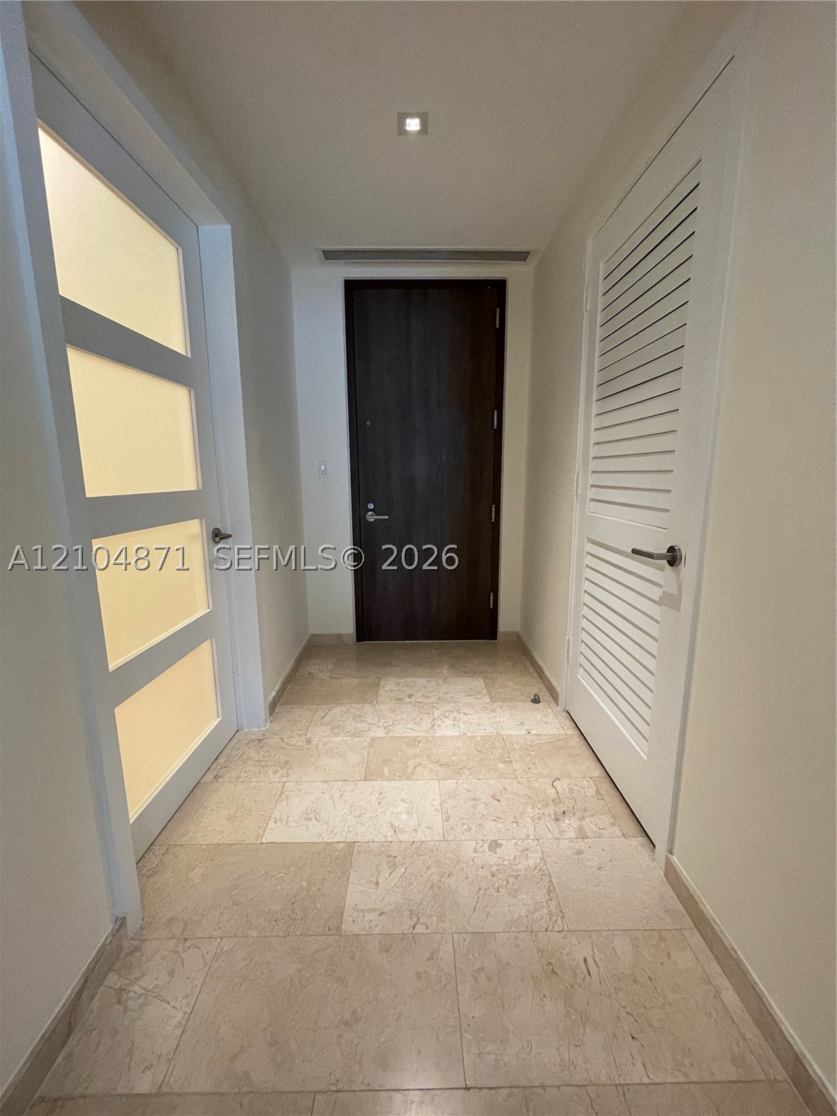 68 SE 6th St #909, Miami FL 33131