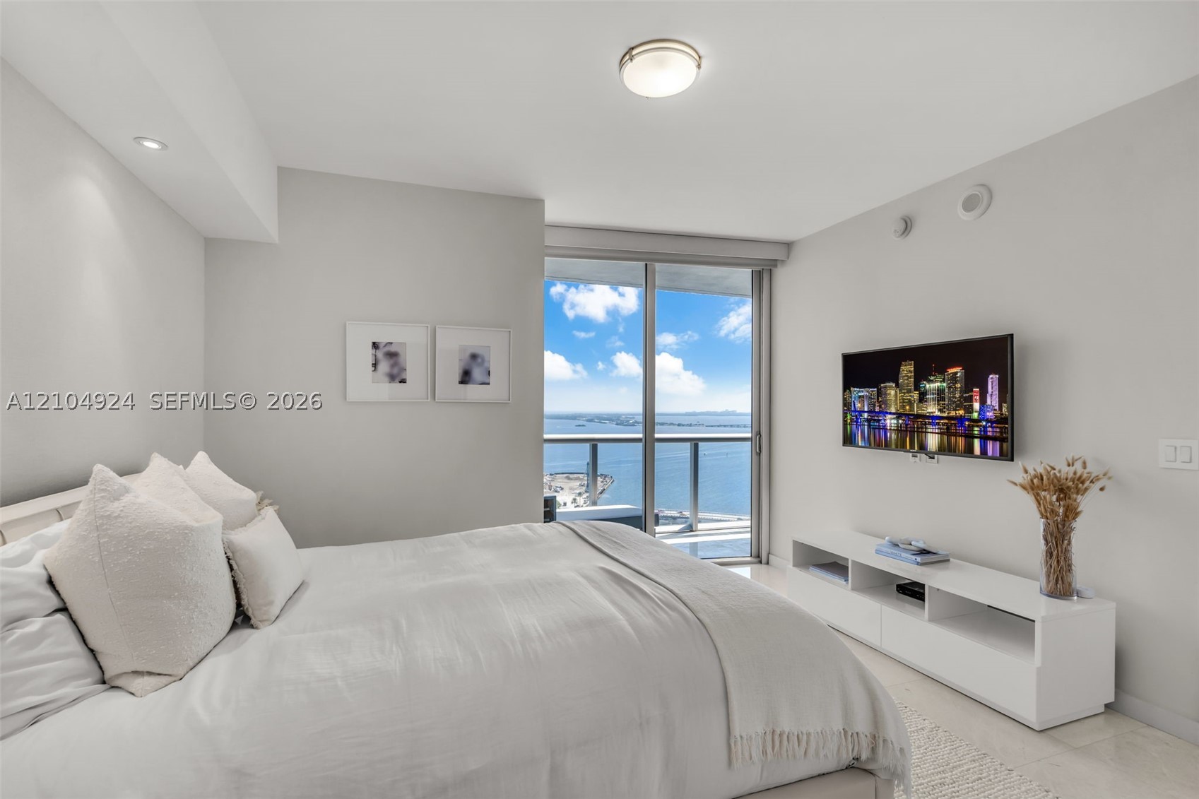 465 Brickell Ave #2703, Miami FL 33131