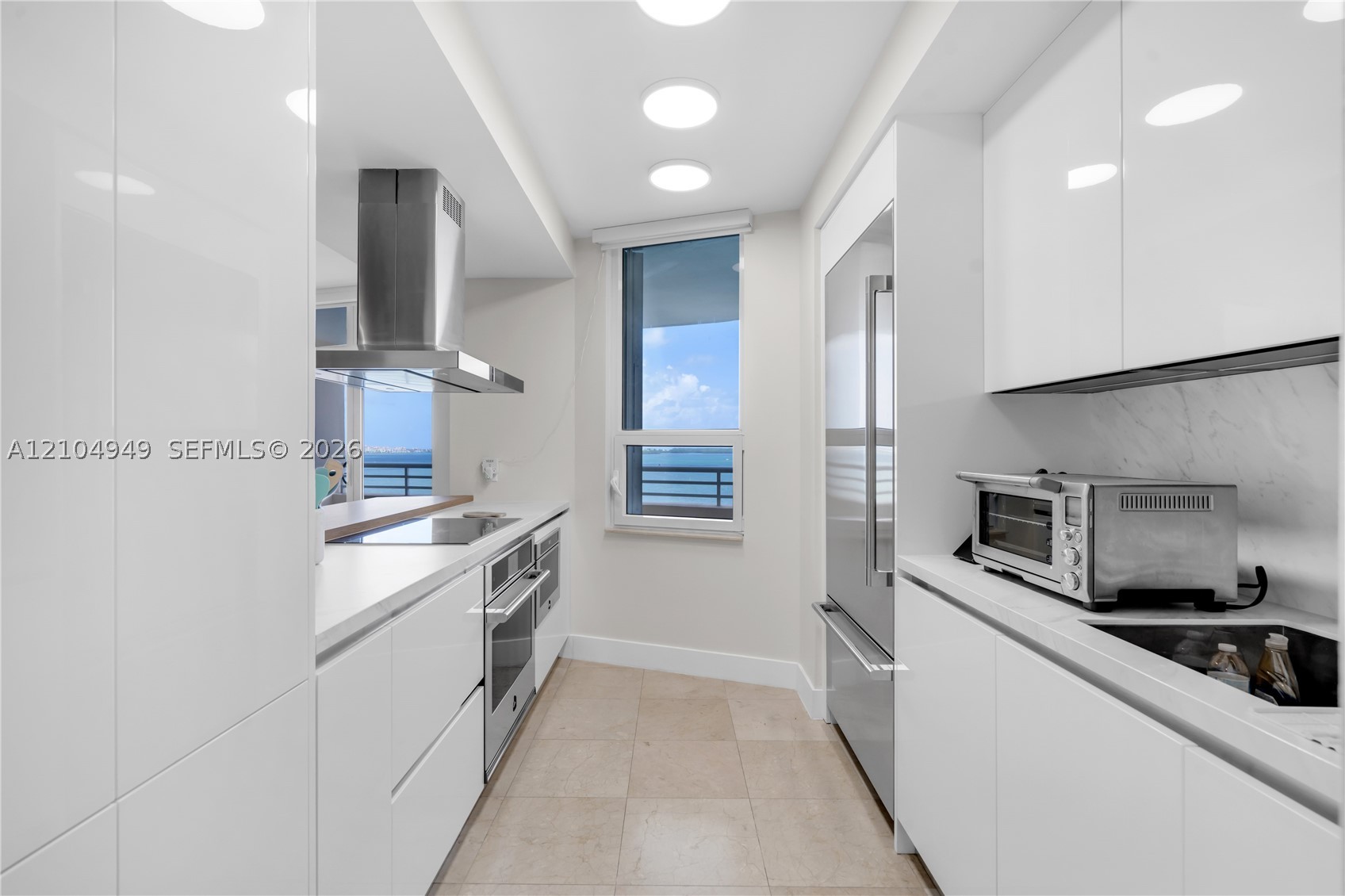 808 Brickell Key Dr #1006, Miami FL 33131