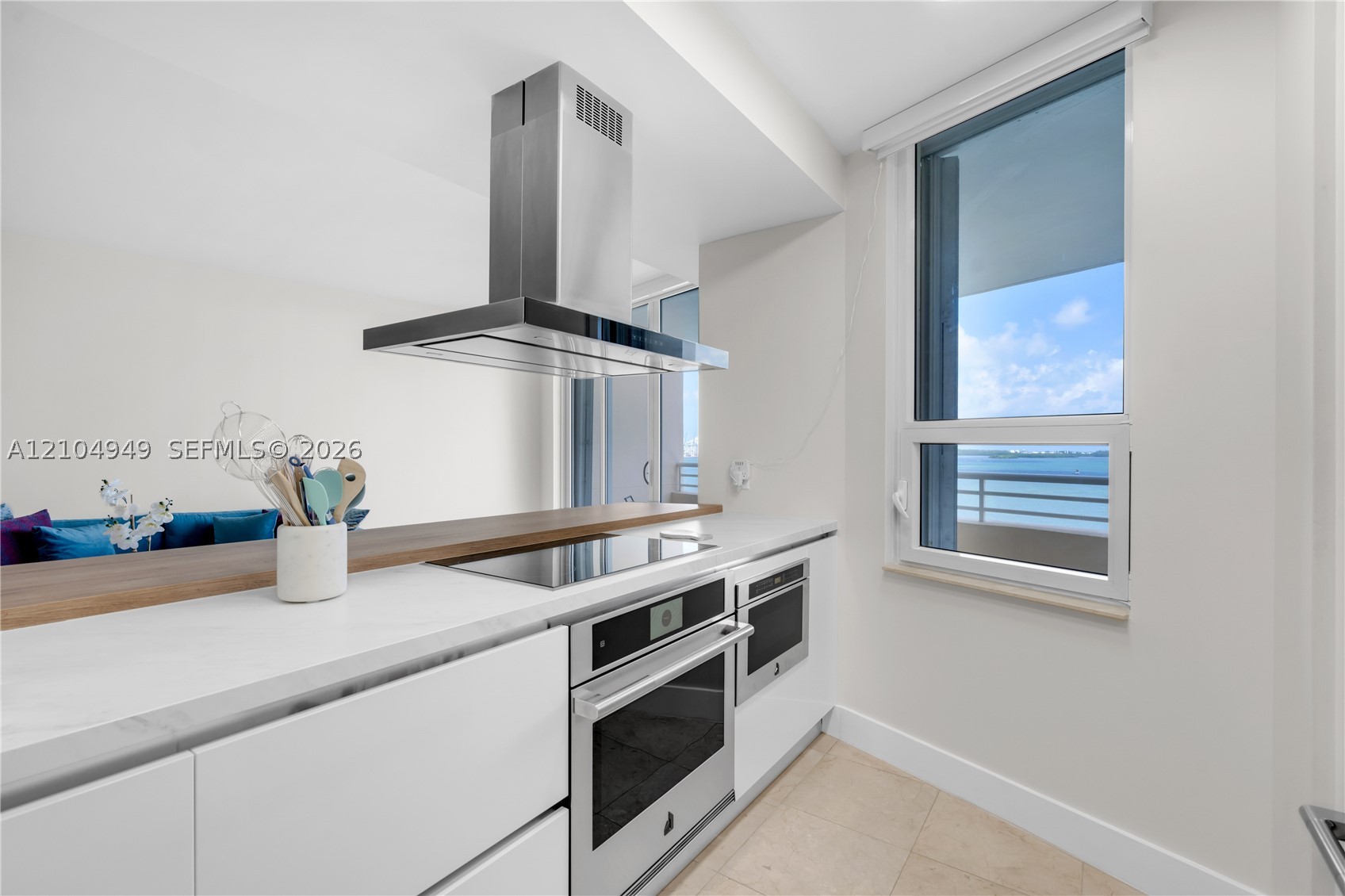 808 Brickell Key Dr #1006, Miami FL 33131