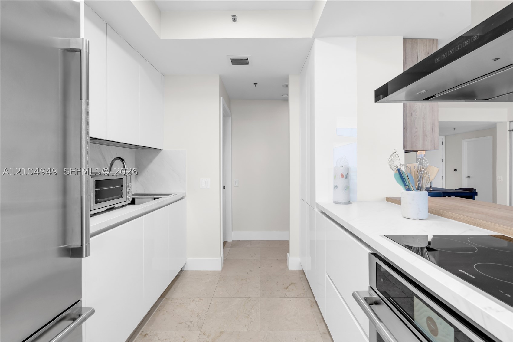 808 Brickell Key Dr #1006, Miami FL 33131