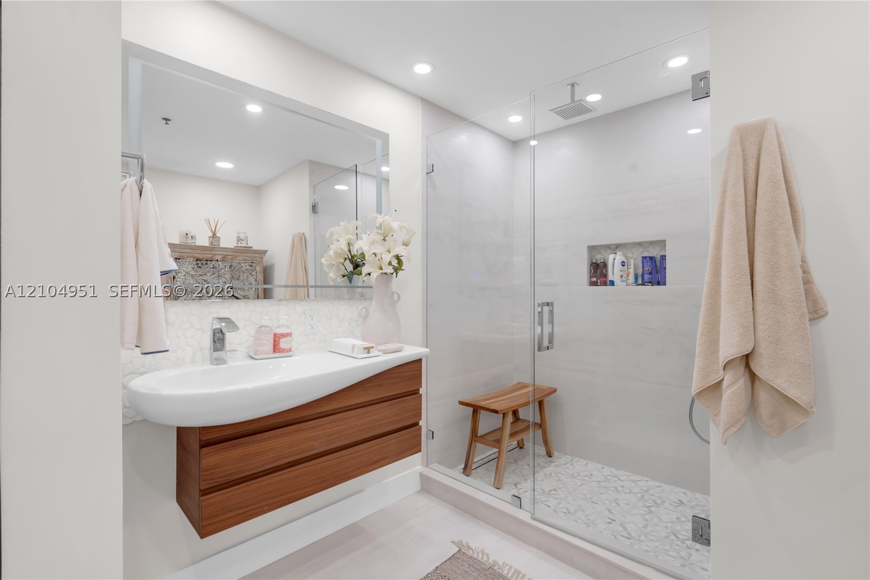808 Brickell Key Dr #1006, Miami FL 33131
