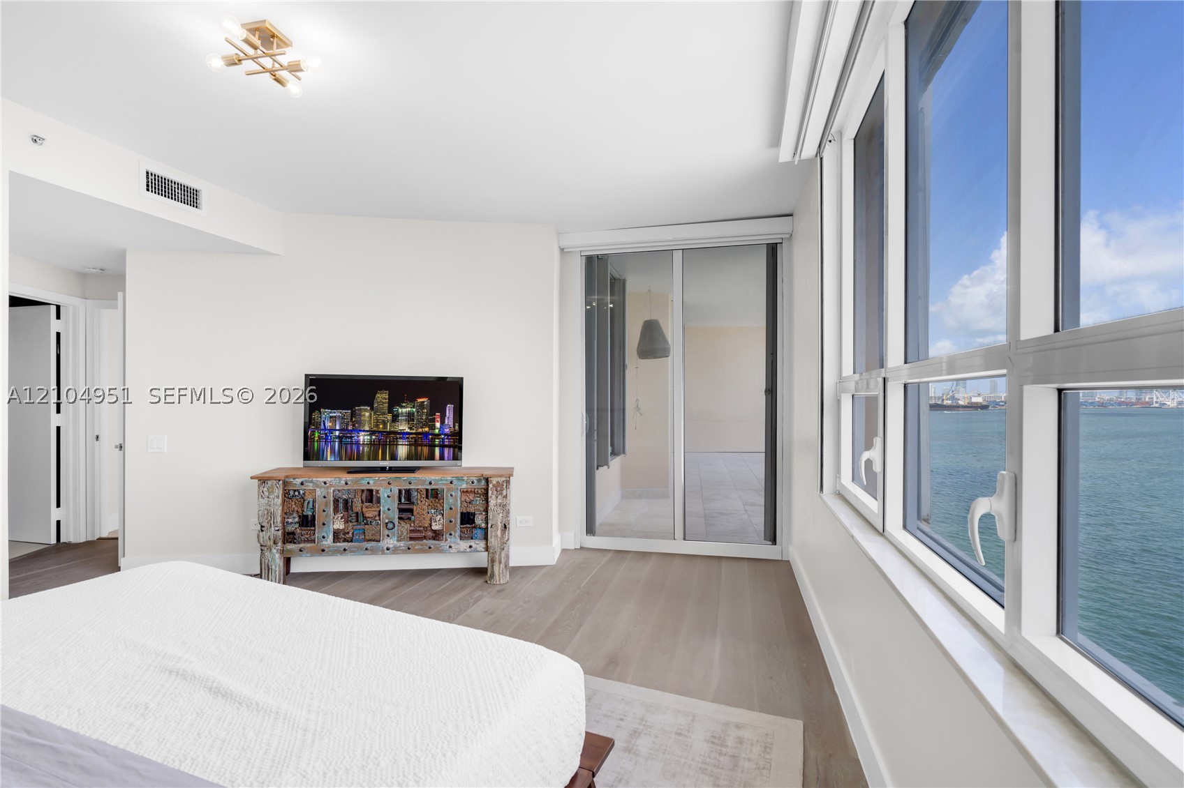 808 Brickell Key Dr #1006, Miami FL 33131