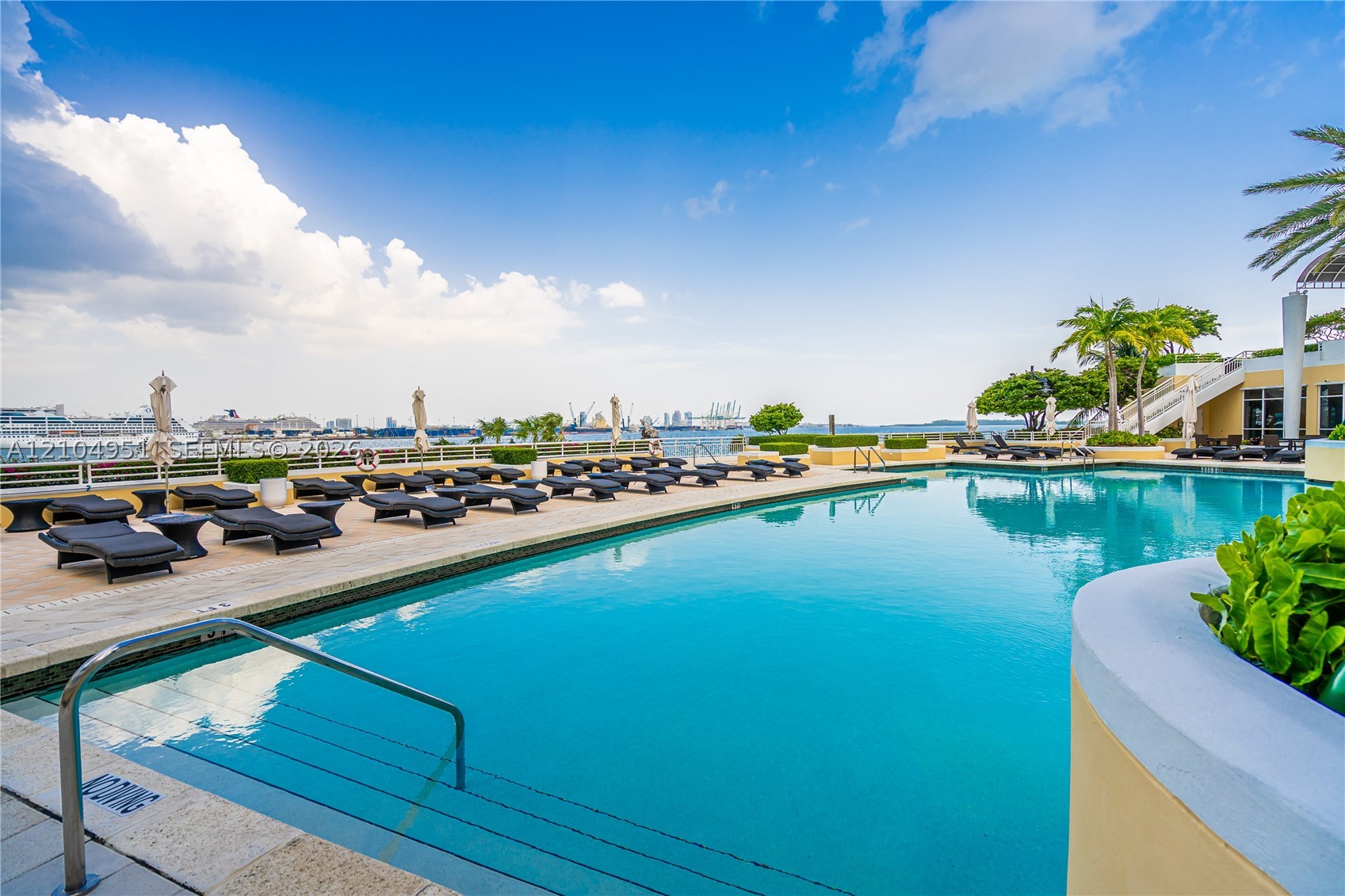 808 Brickell Key Dr #1006, Miami FL 33131