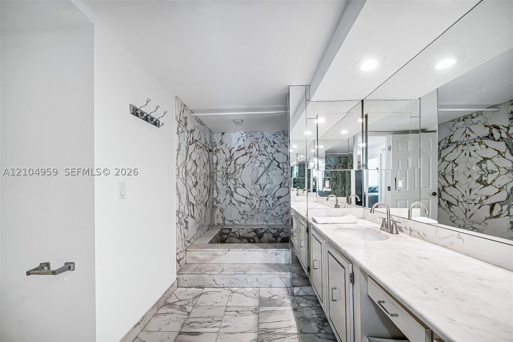 199 Ocean Lane Dr #305, Key Biscayne FL 33149