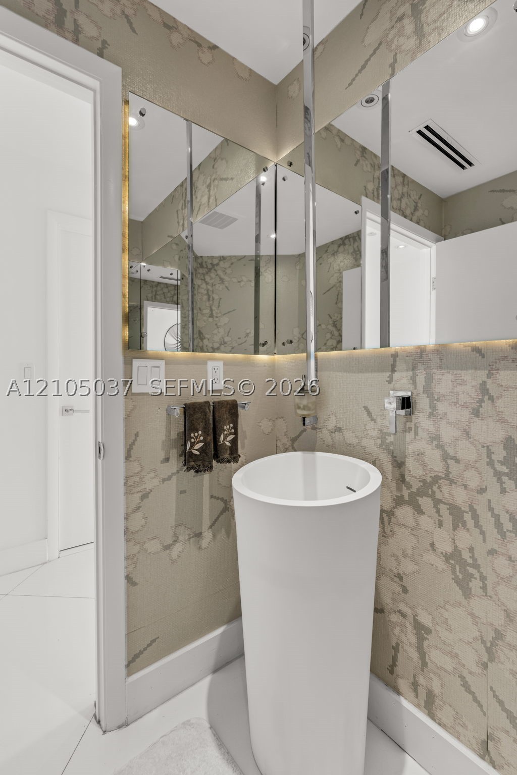 2020 N Bayshore Dr #1902, Miami FL 33137