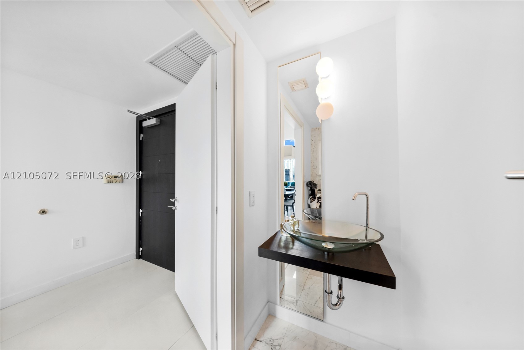 200 Biscayne Boulevard Way #904, Miami FL 33131