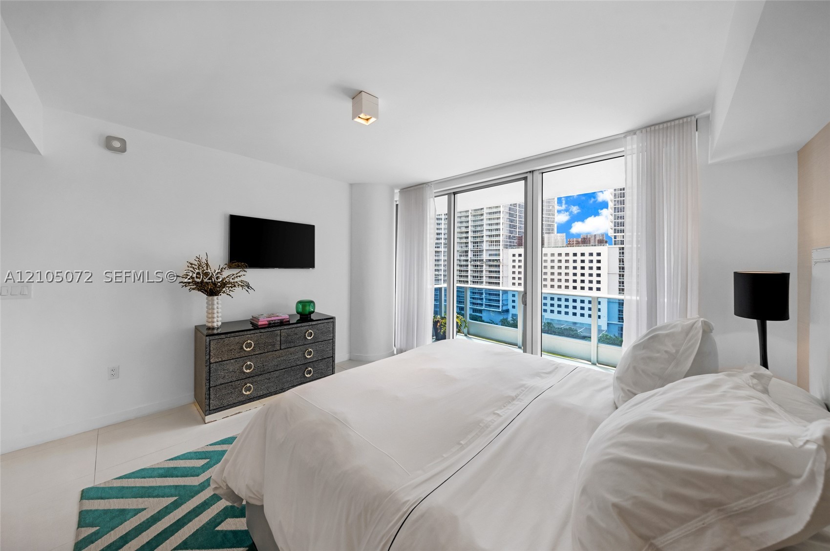 200 Biscayne Boulevard Way #904, Miami FL 33131