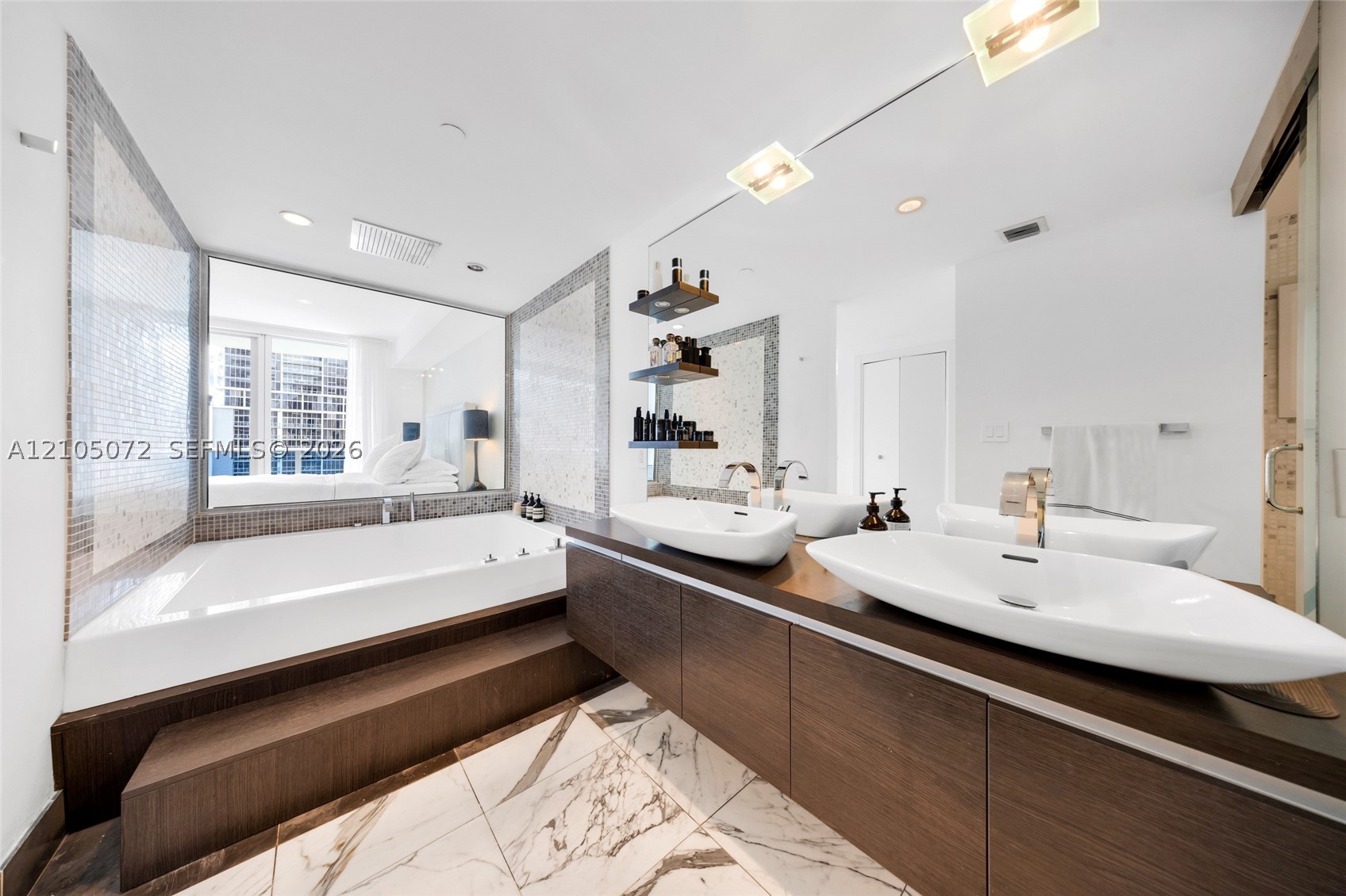200 Biscayne Boulevard Way #904, Miami FL 33131