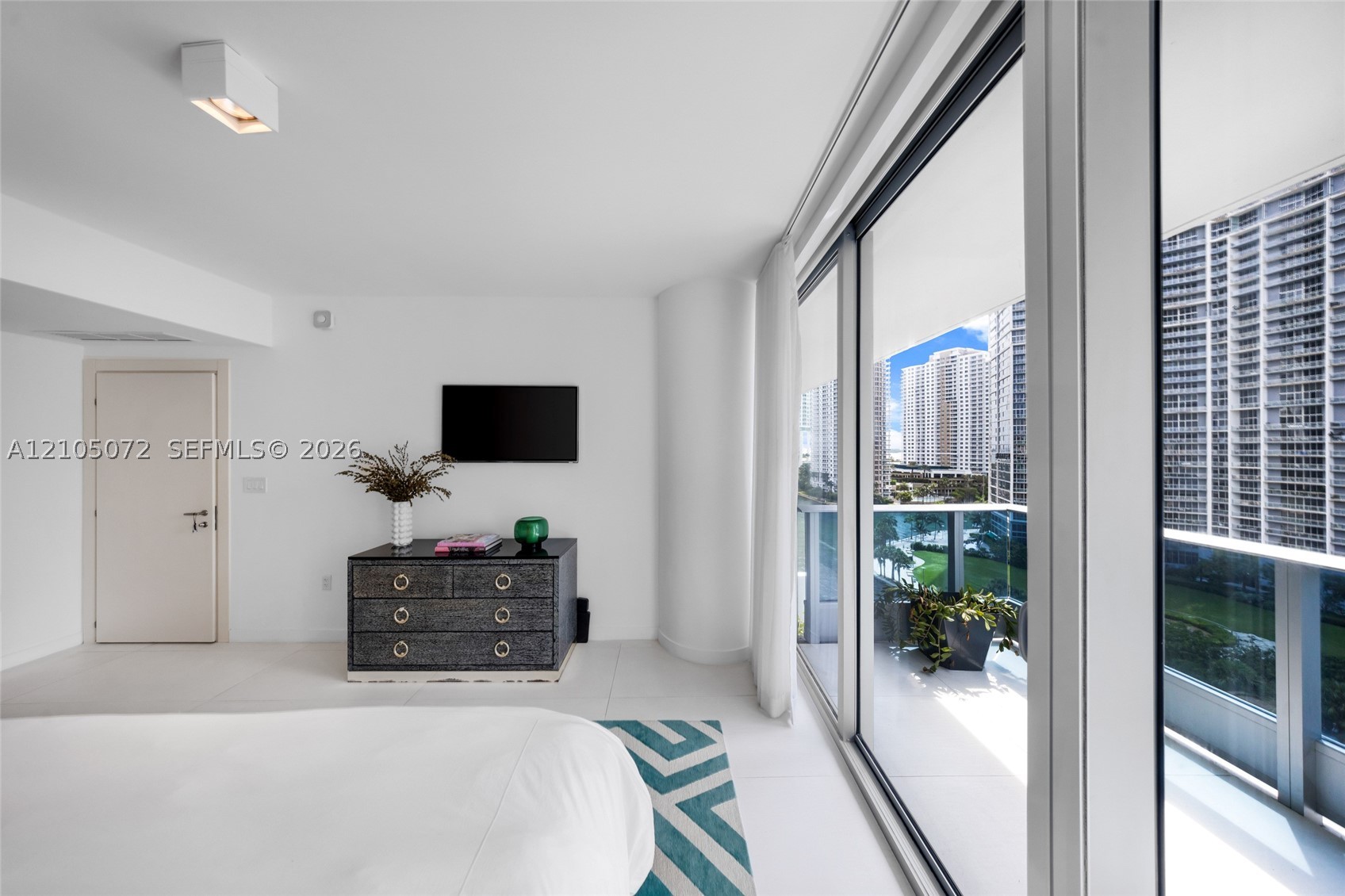 200 Biscayne Boulevard Way #904, Miami FL 33131