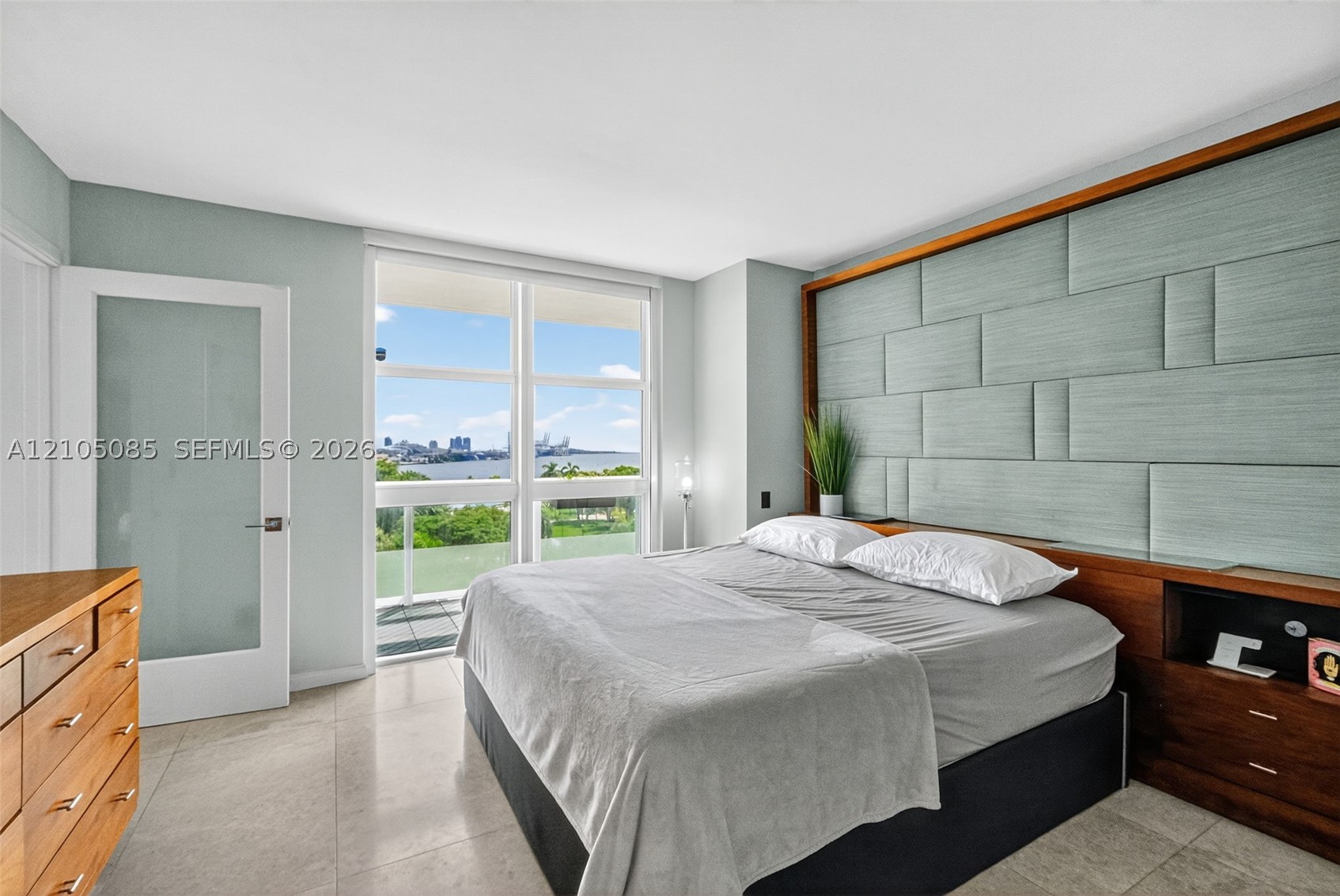 50 Biscayne Blvd #710, Miami FL 33132