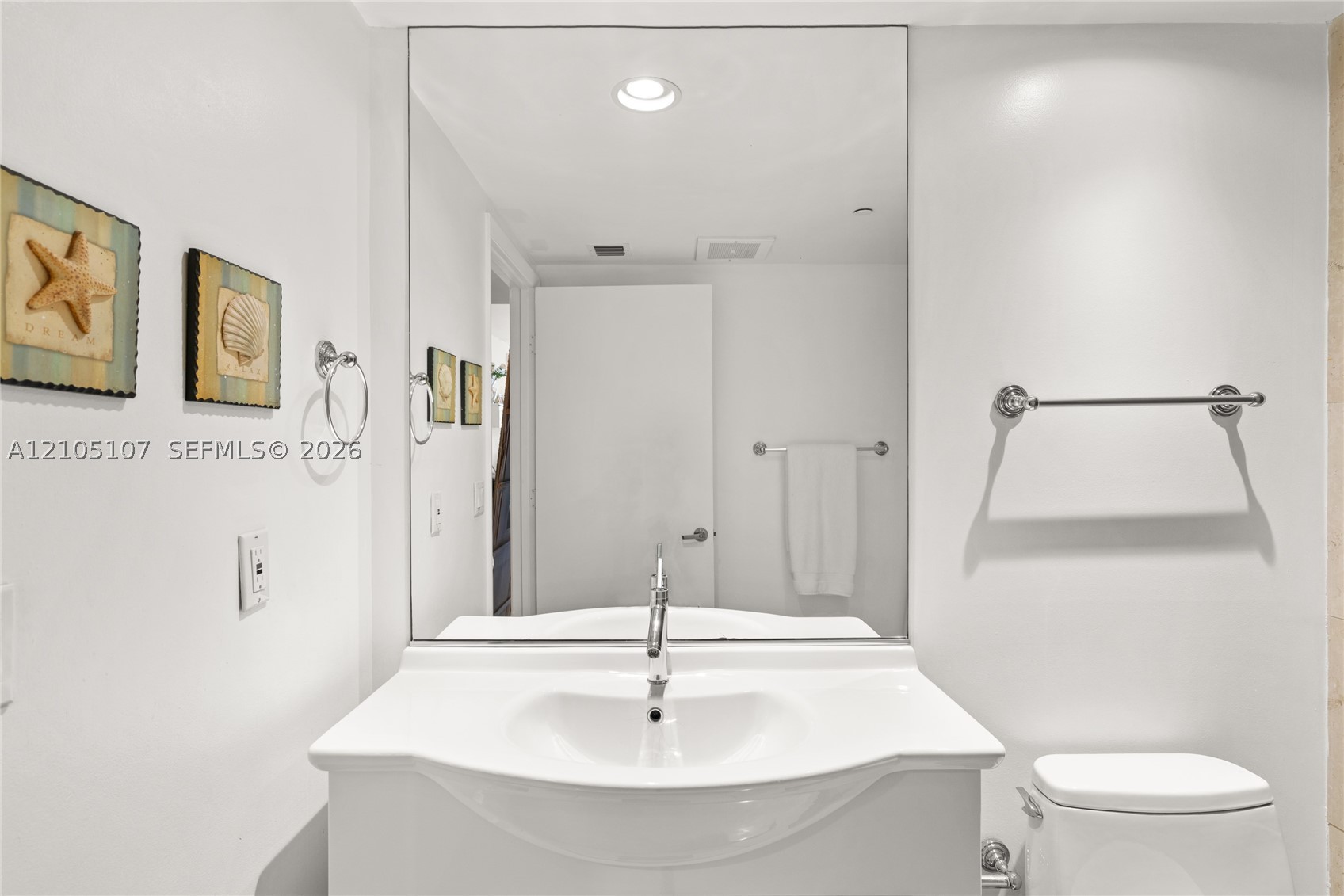 475 Brickell Ave #2610, Miami FL 33131