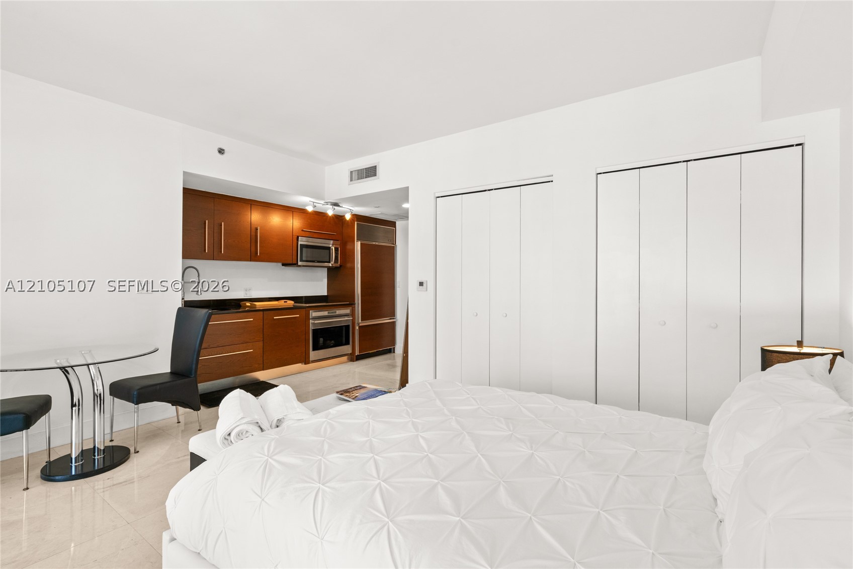475 Brickell Ave #2610, Miami FL 33131