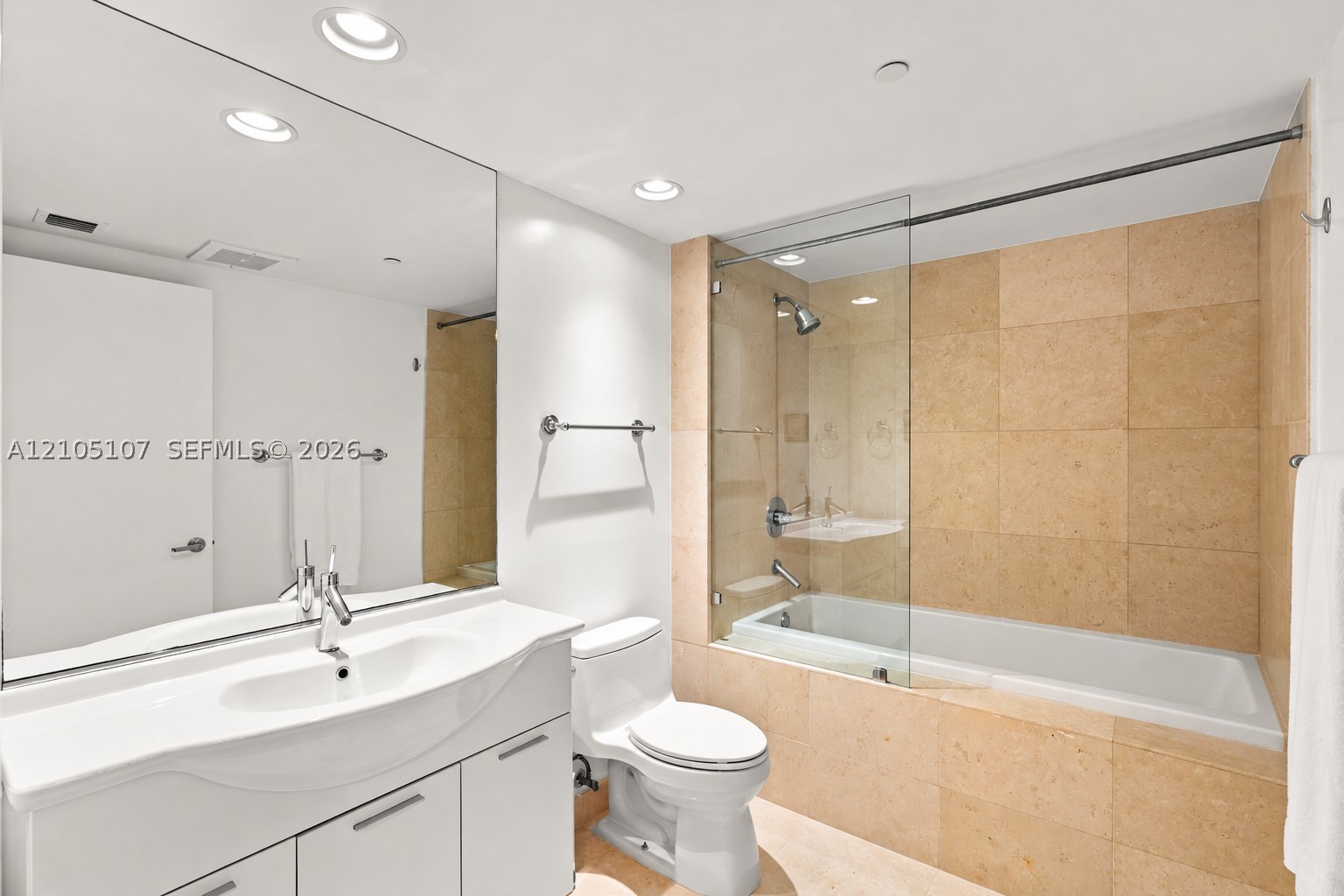 475 Brickell Ave #2610, Miami FL 33131