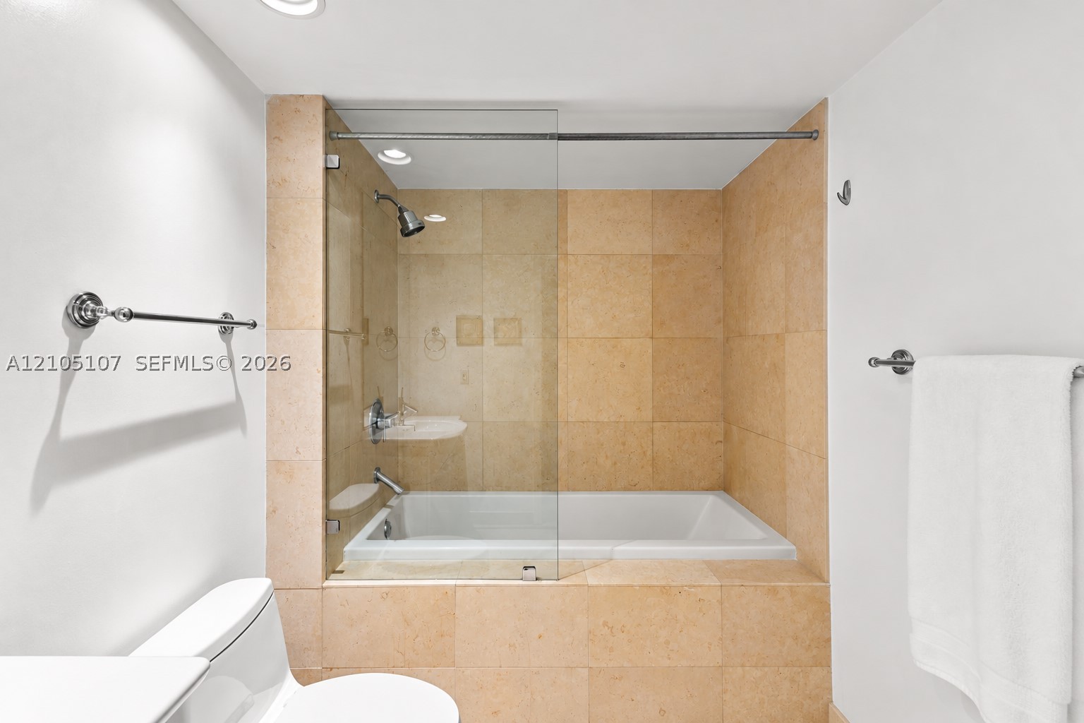 475 Brickell Ave #2610, Miami FL 33131