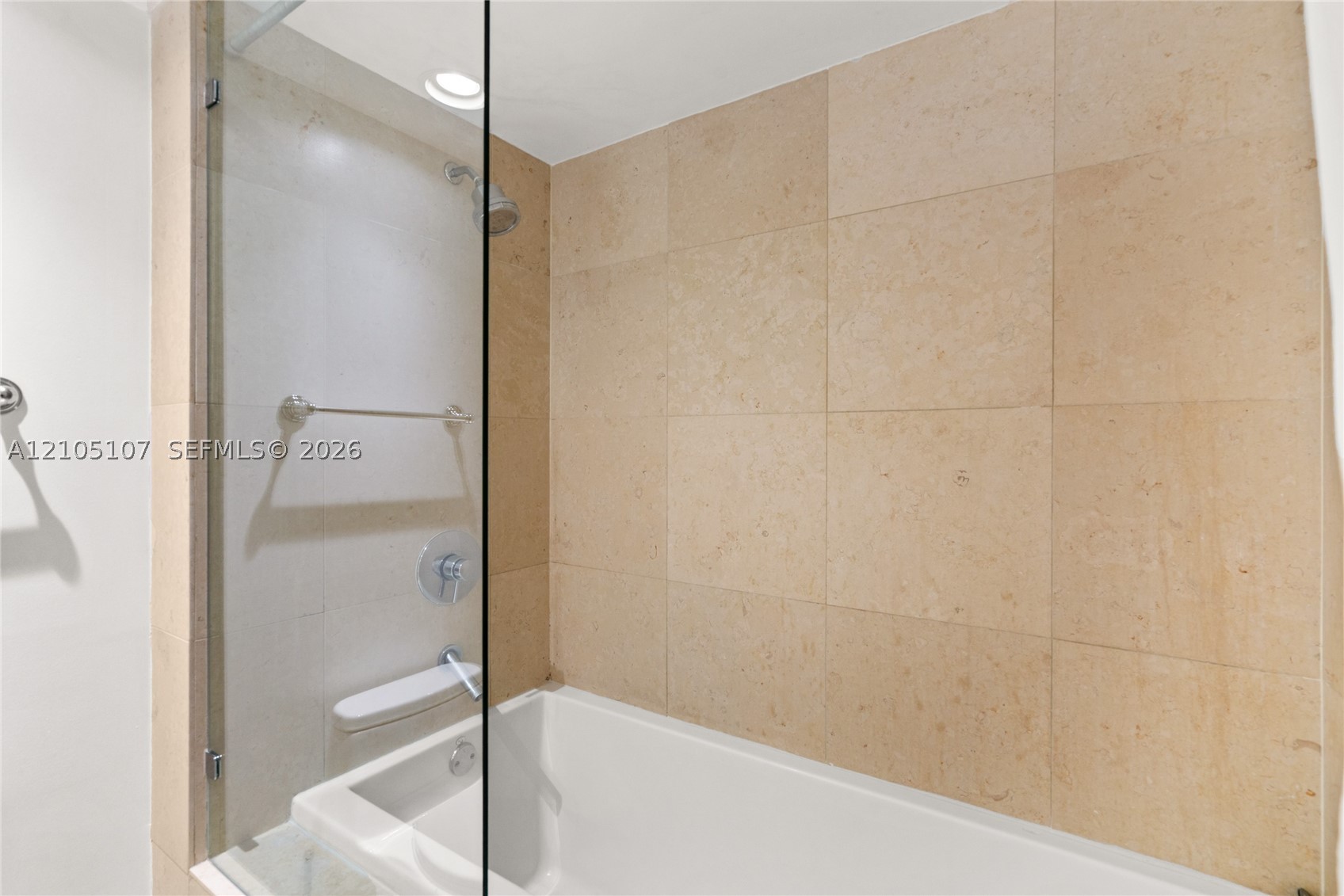 475 Brickell Ave #2610, Miami FL 33131