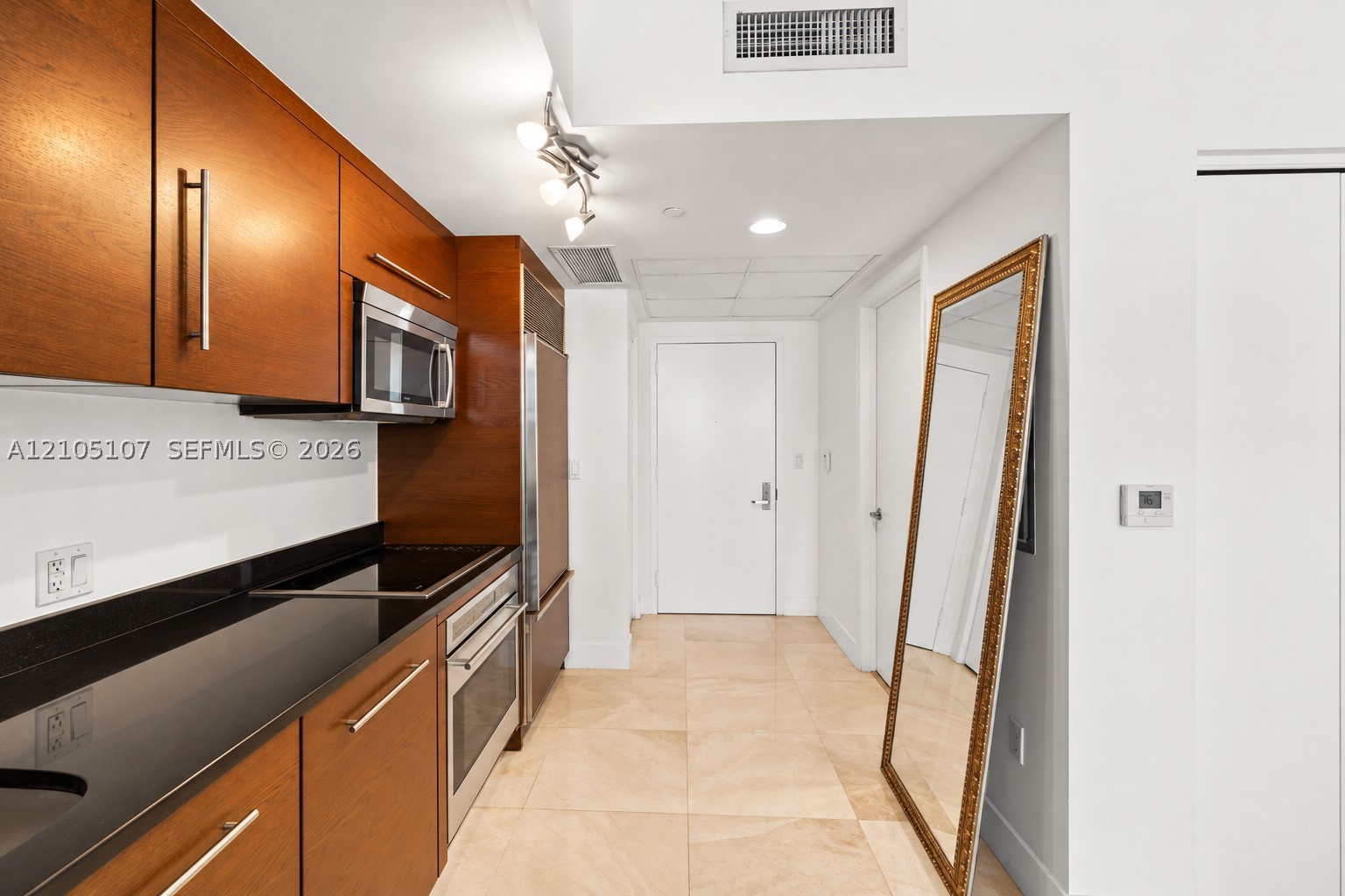 475 Brickell Ave #2610, Miami FL 33131
