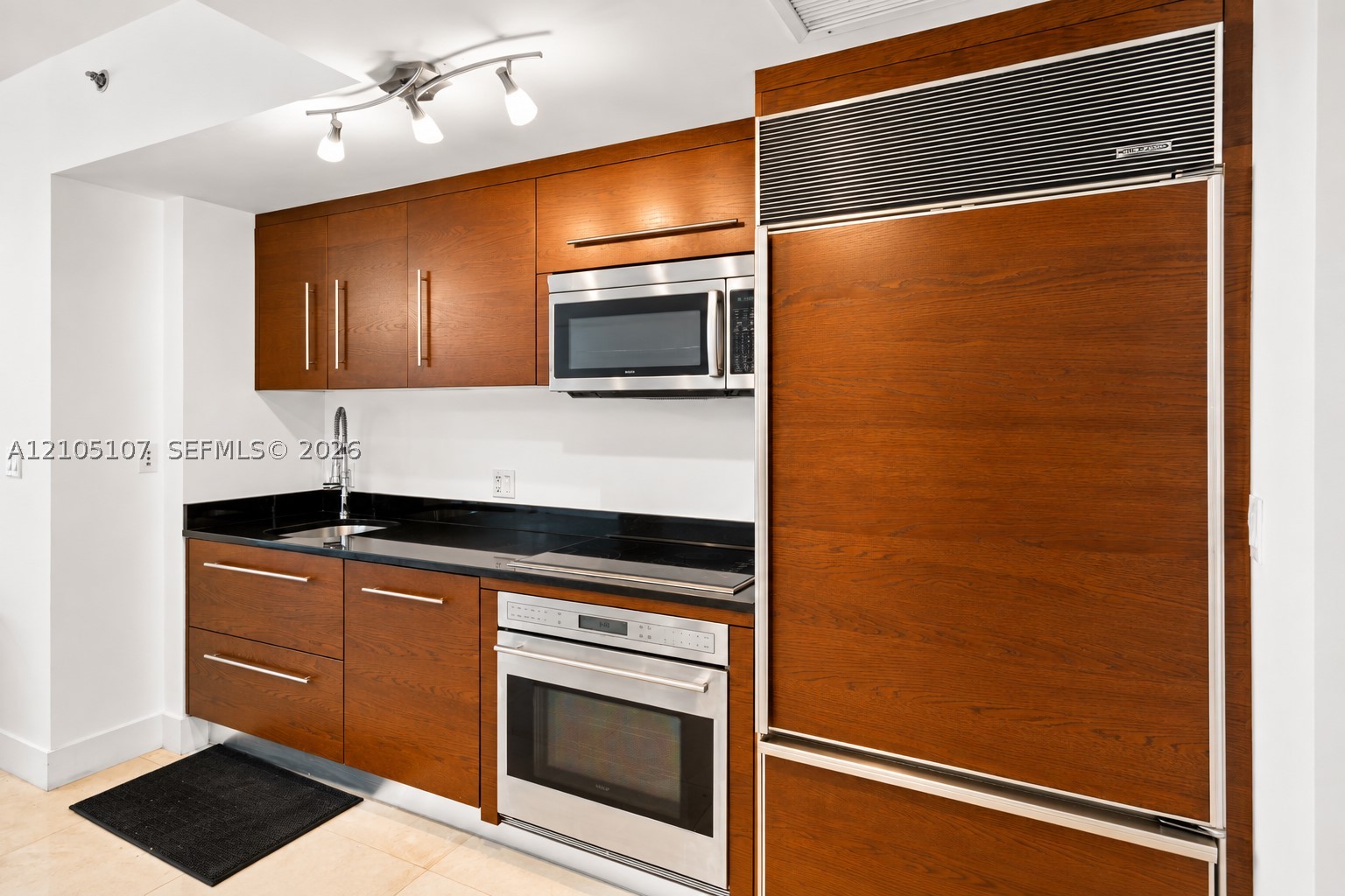 475 Brickell Ave #2610, Miami FL 33131