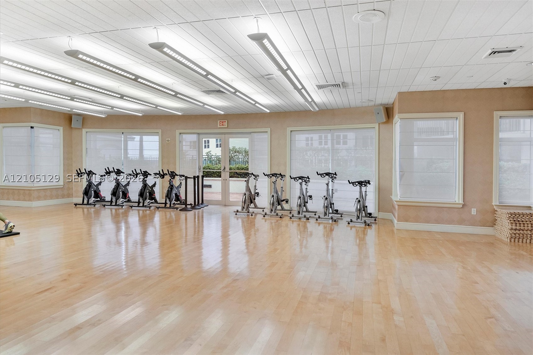 20000 E Country Club Dr #401, Aventura FL 33180