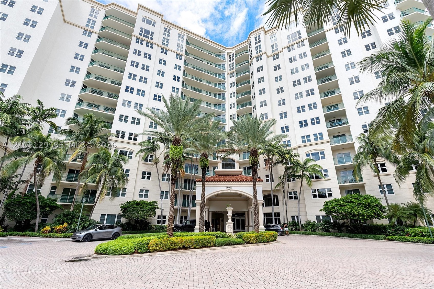 20000 E Country Club Dr #401, Aventura FL 33180