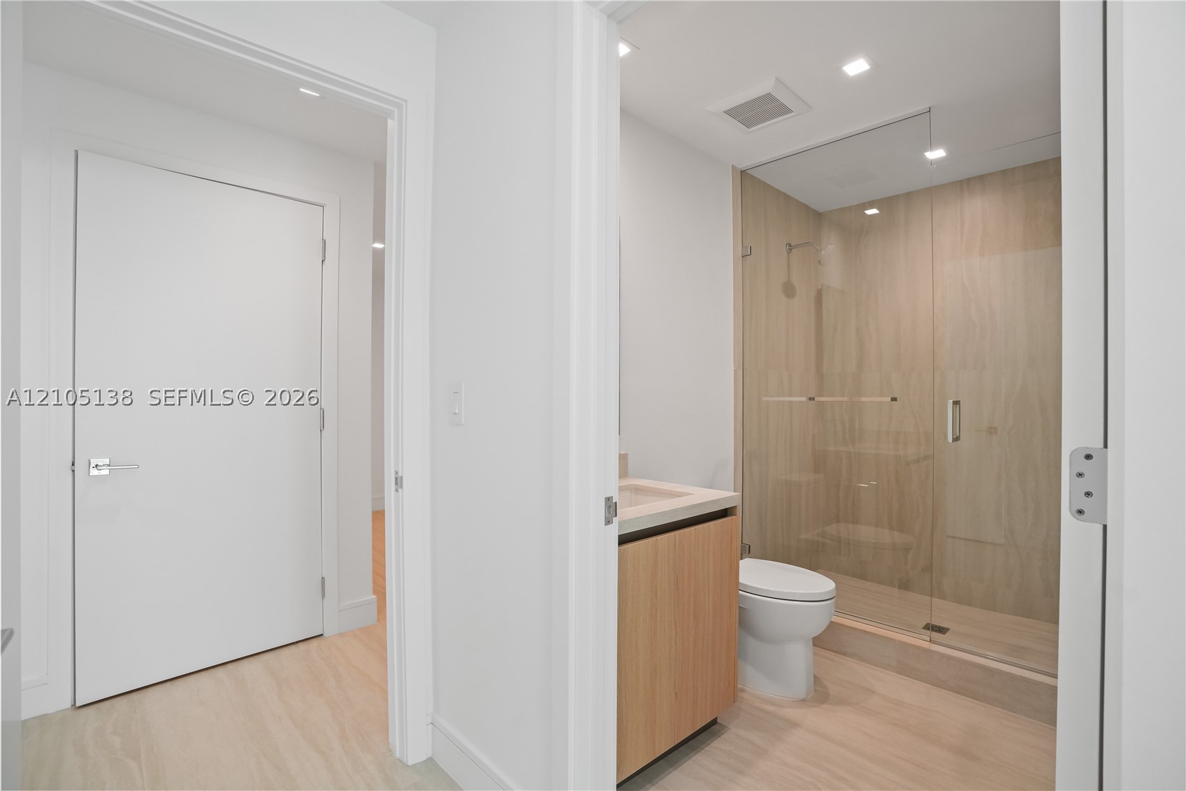 2411 LAGUNA CIRCLE #1505, North Miami FL 33181