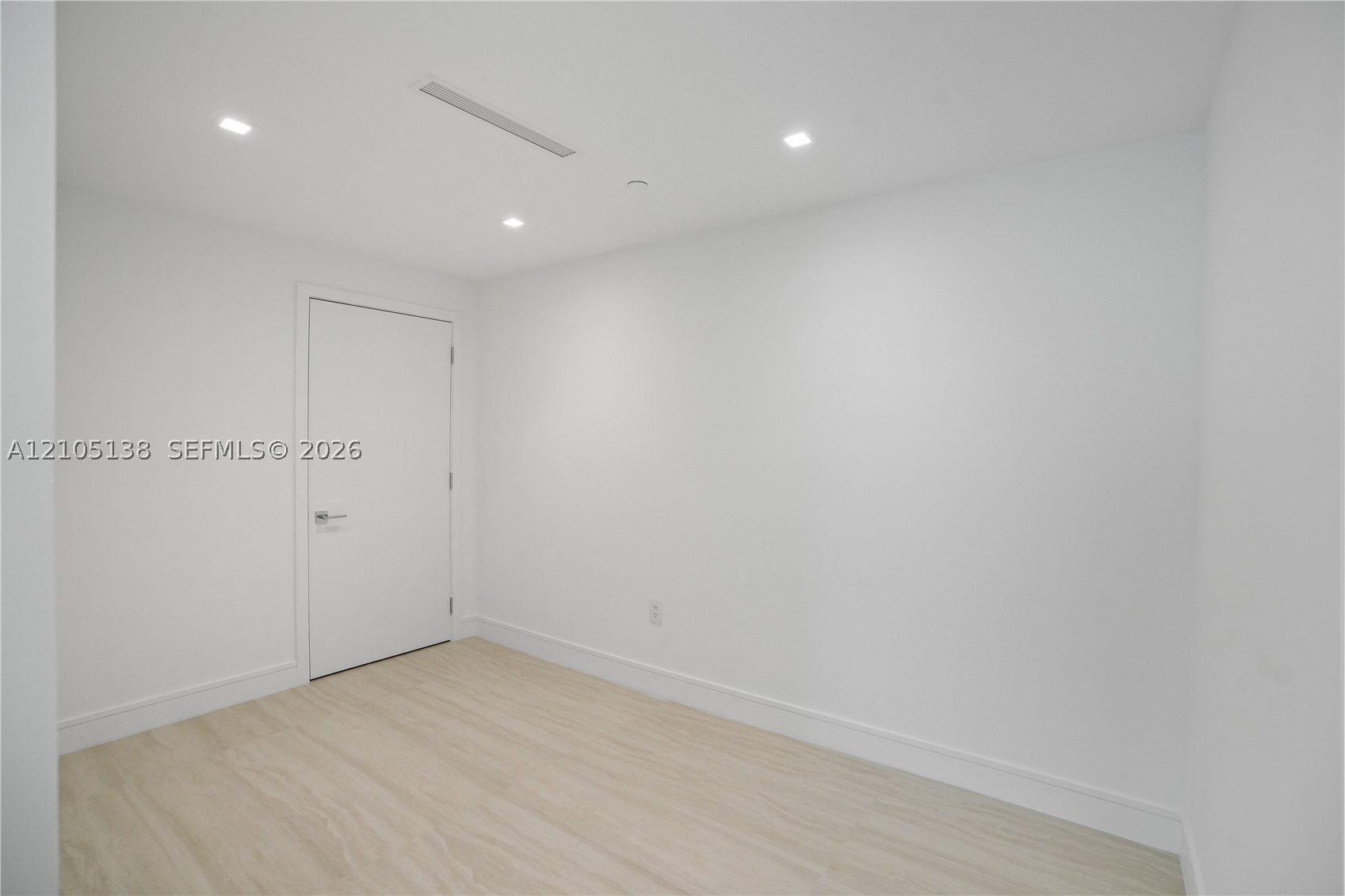 2411 LAGUNA CIRCLE #1505, North Miami FL 33181