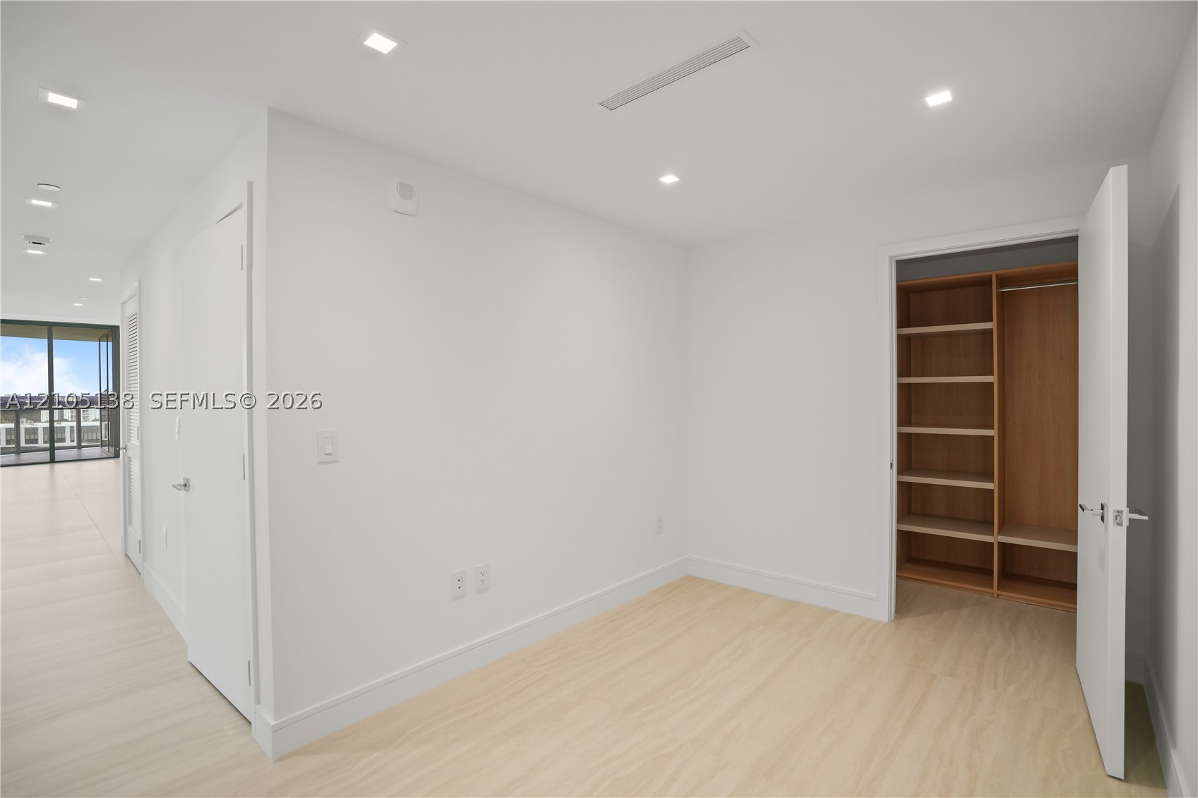 2411 LAGUNA CIRCLE #1505, North Miami FL 33181