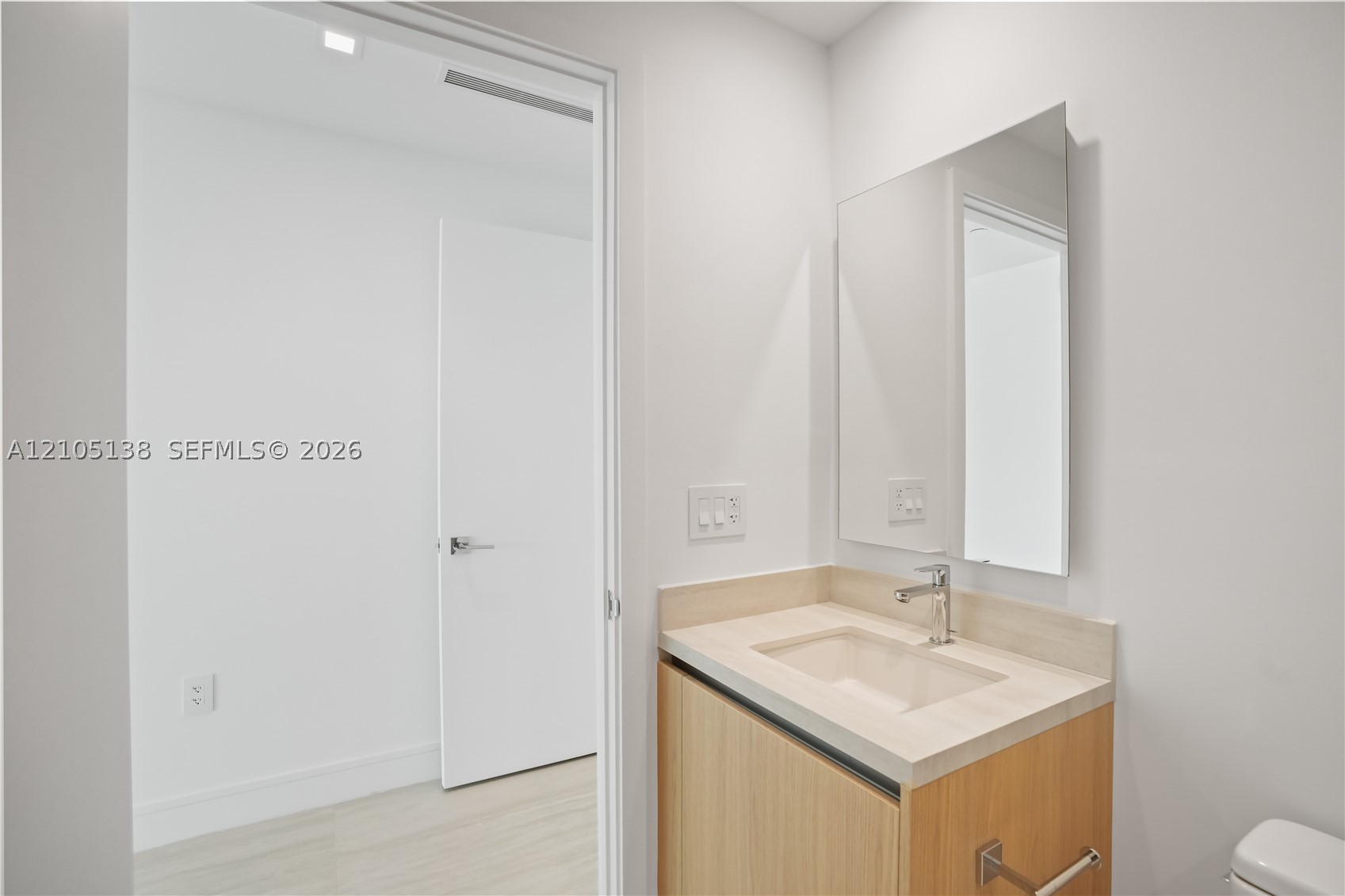 2411 LAGUNA CIRCLE #1505, North Miami FL 33181