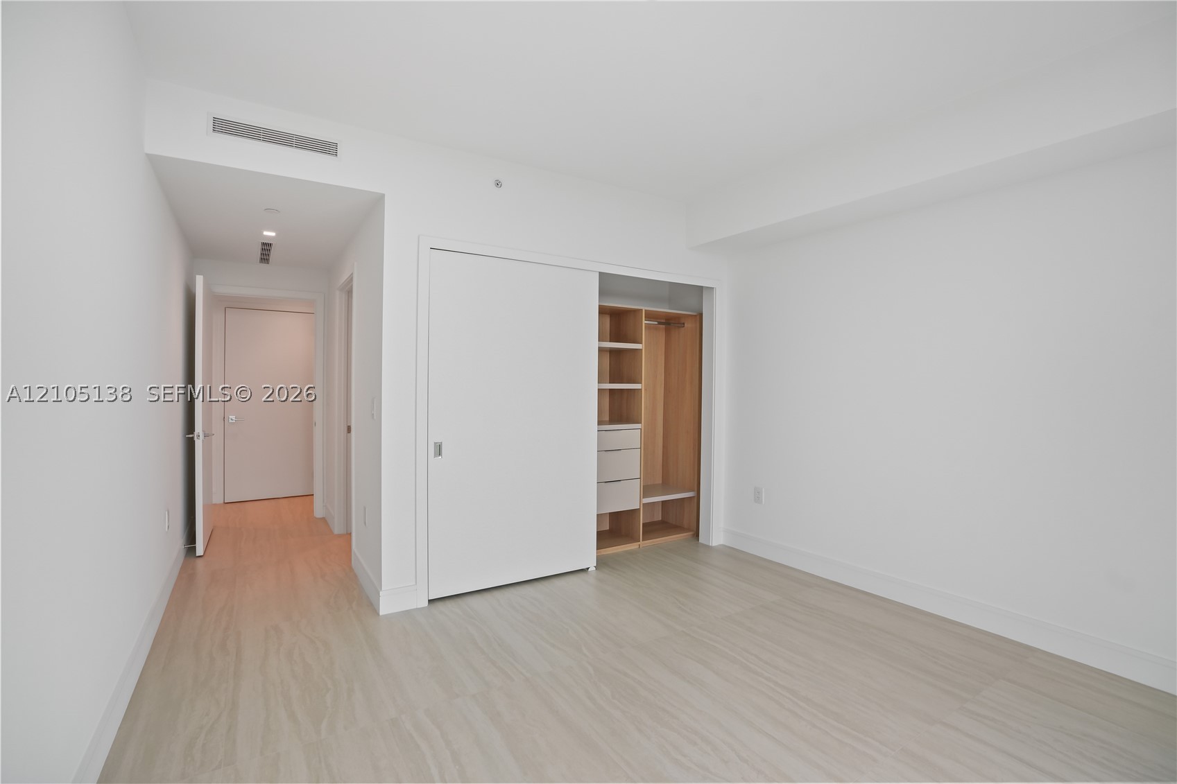 2411 LAGUNA CIRCLE #1505, North Miami FL 33181