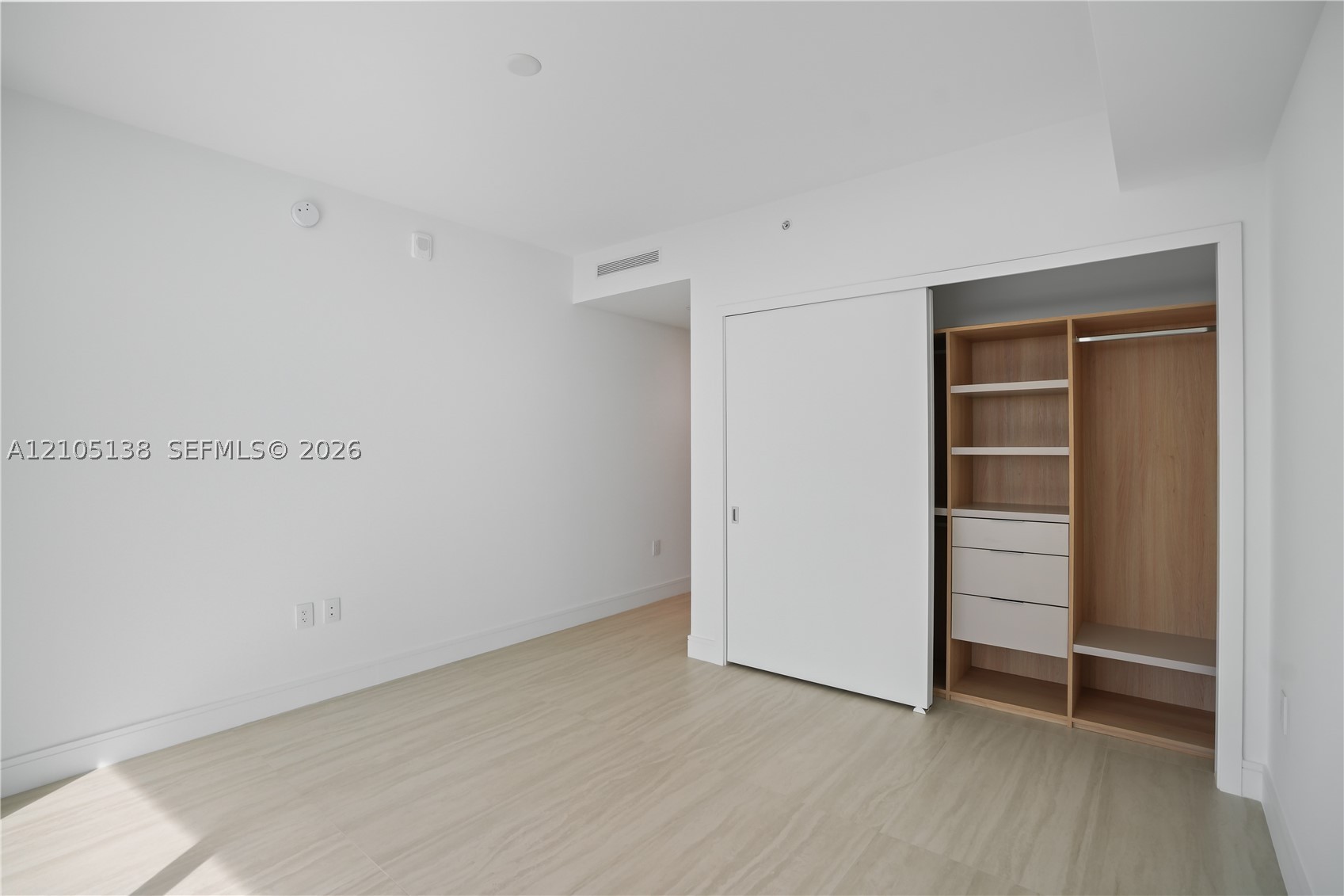 2411 LAGUNA CIRCLE #1505, North Miami FL 33181