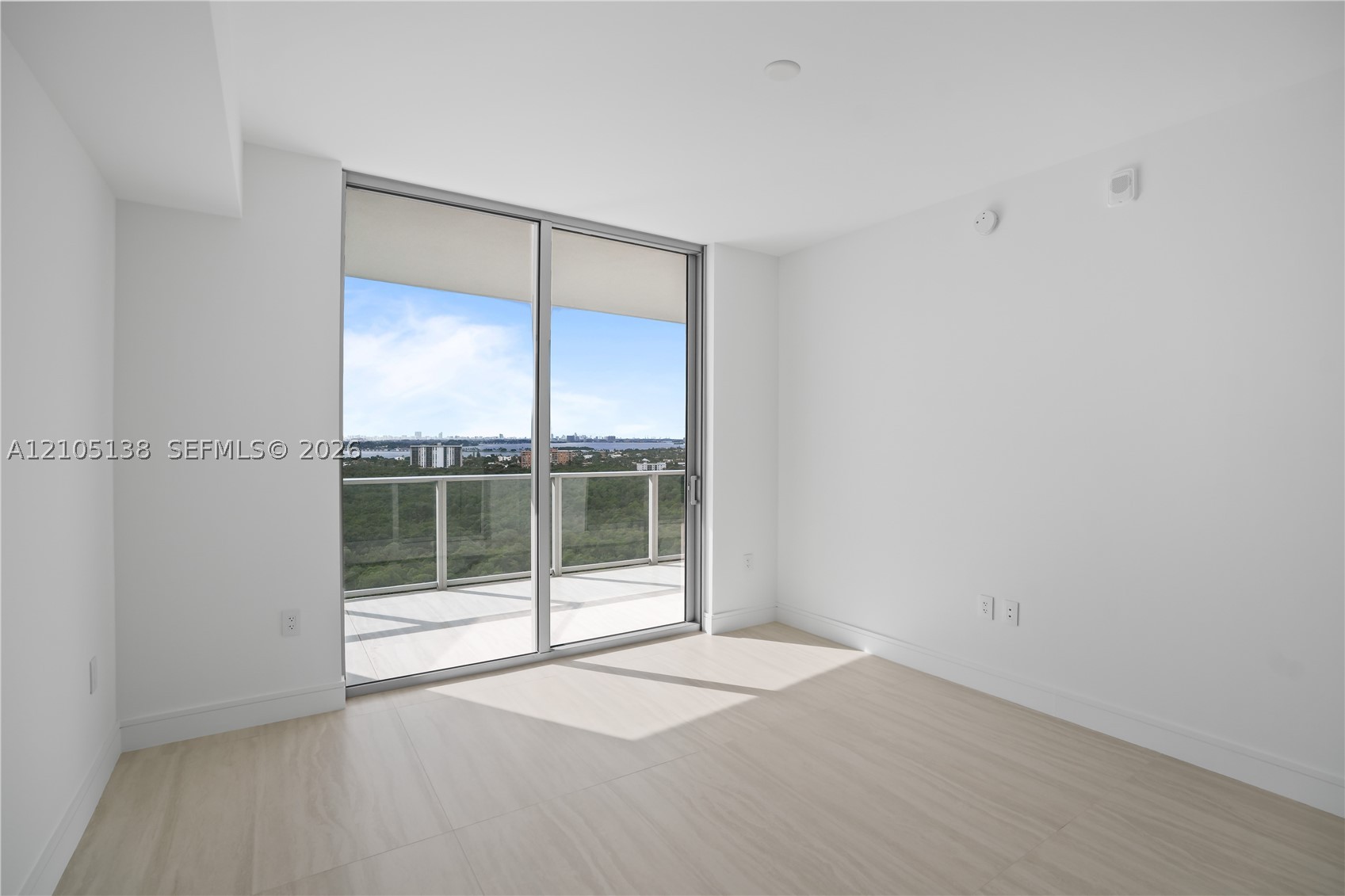 2411 LAGUNA CIRCLE #1505, North Miami FL 33181