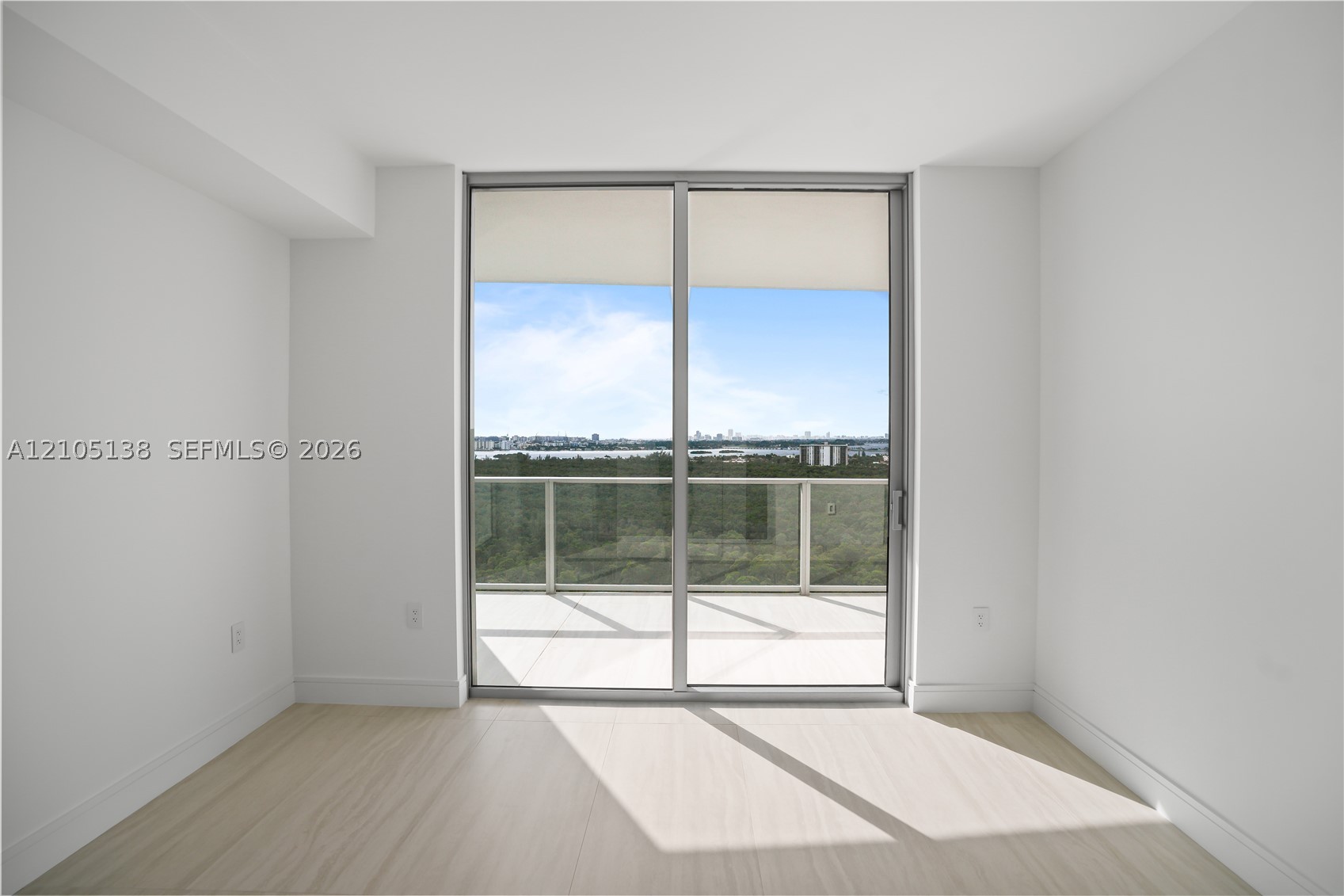 2411 LAGUNA CIRCLE #1505, North Miami FL 33181