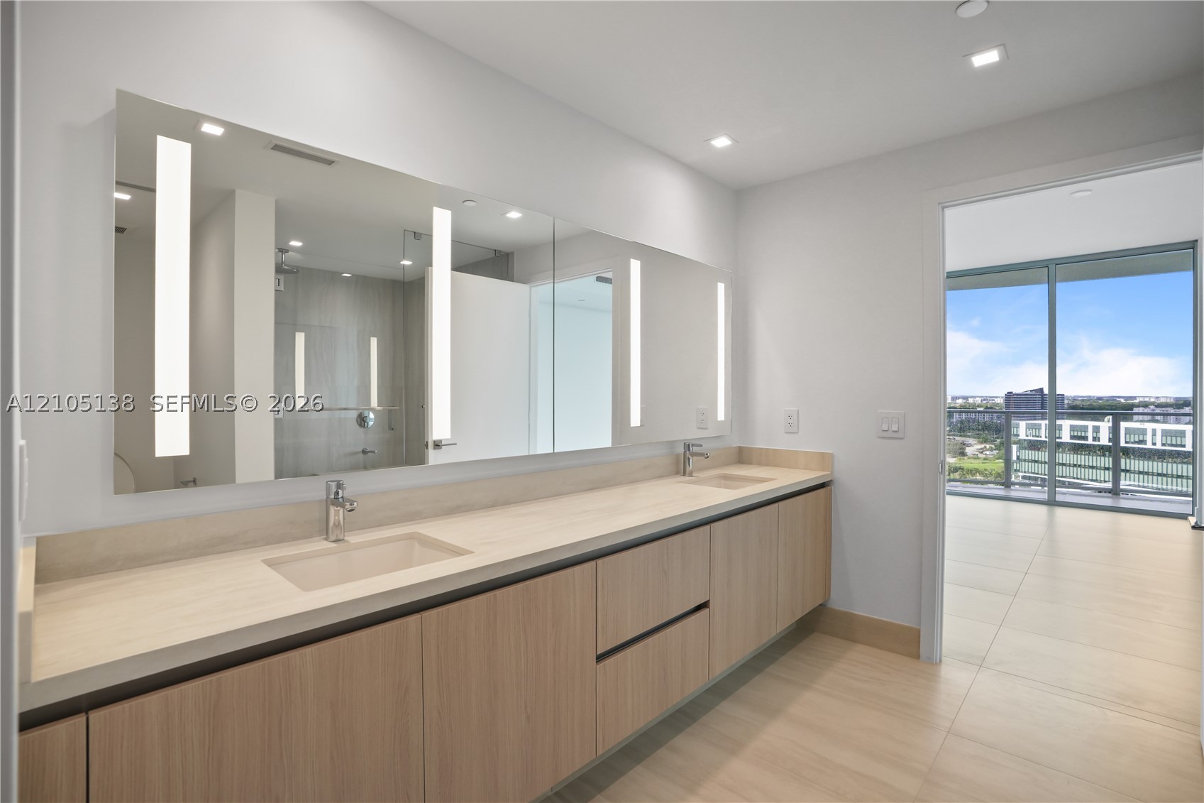 2411 LAGUNA CIRCLE #1505, North Miami FL 33181