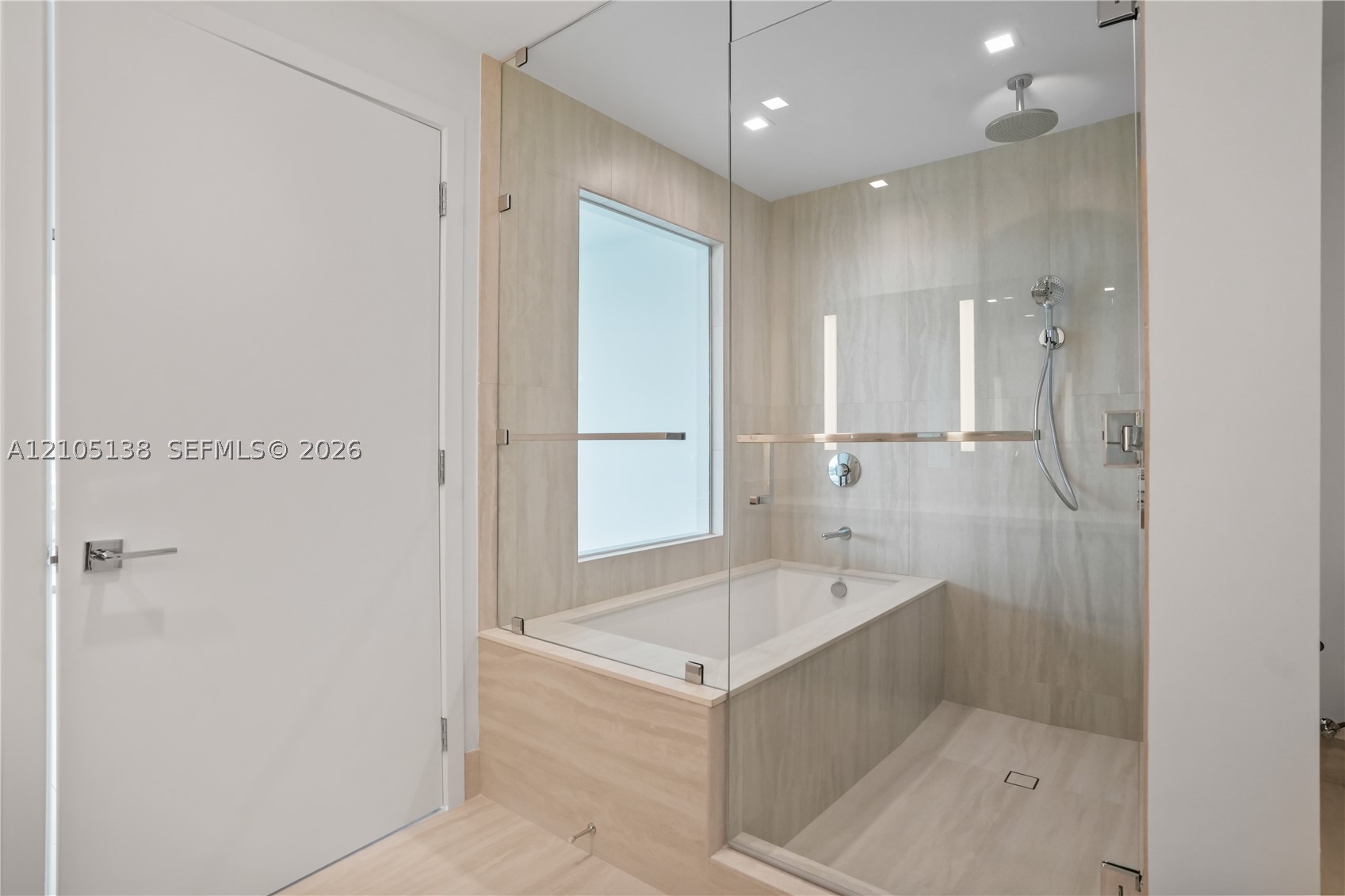 2411 LAGUNA CIRCLE #1505, North Miami FL 33181