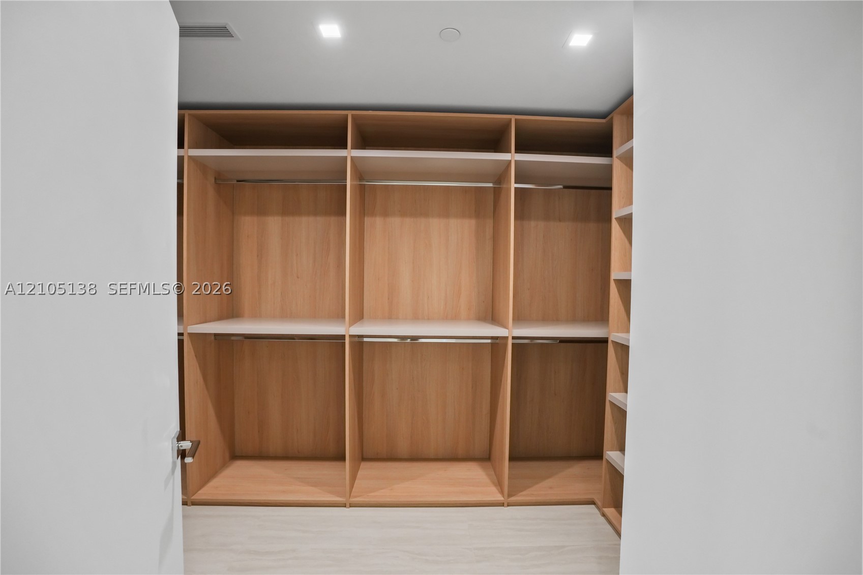 2411 LAGUNA CIRCLE #1505, North Miami FL 33181