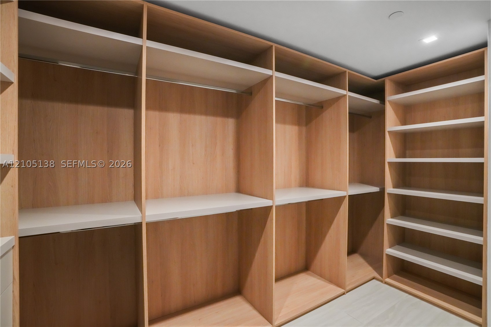 2411 LAGUNA CIRCLE #1505, North Miami FL 33181
