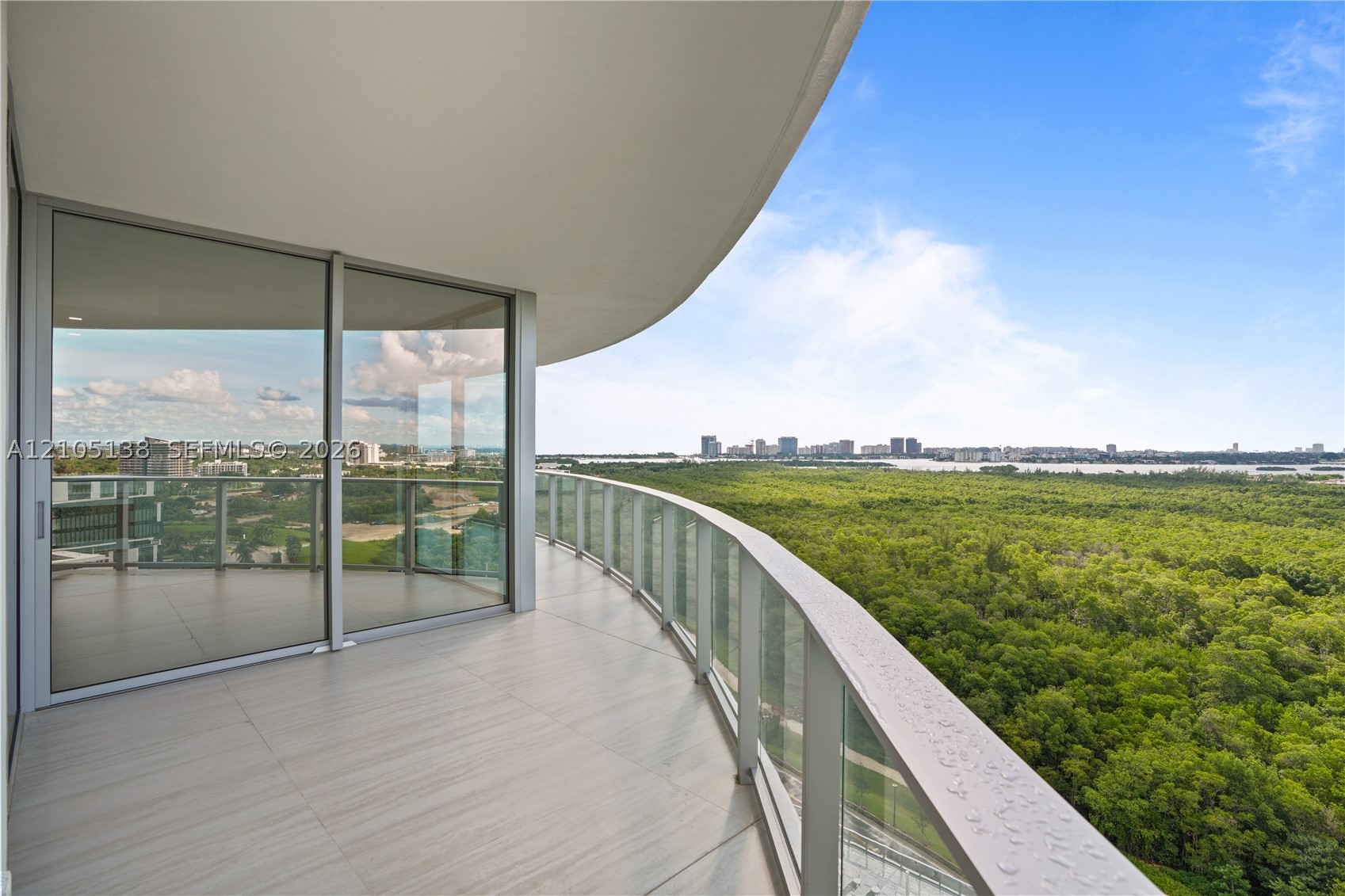 2411 LAGUNA CIRCLE #1505, North Miami FL 33181