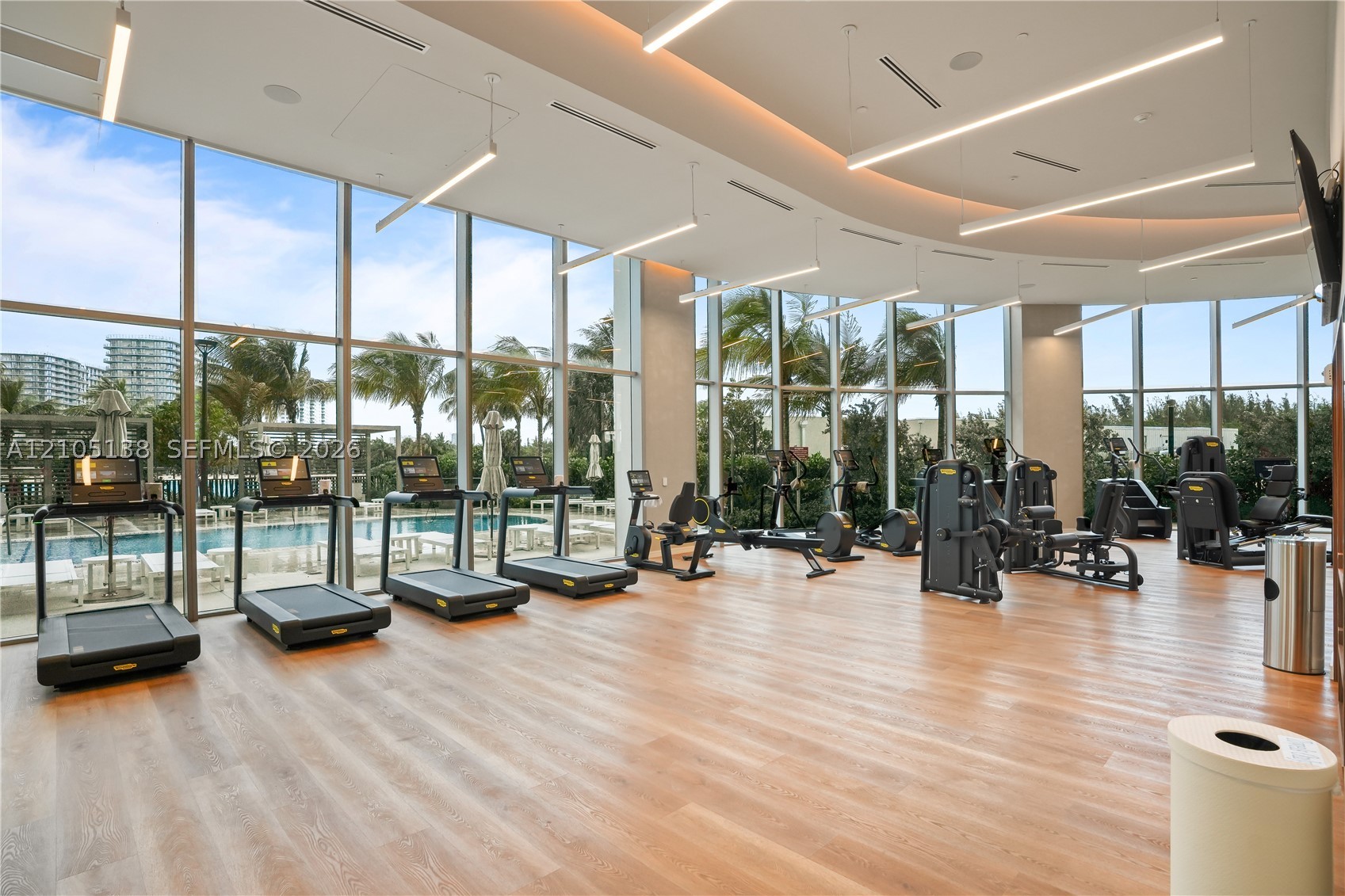 2411 LAGUNA CIRCLE #1505, North Miami FL 33181