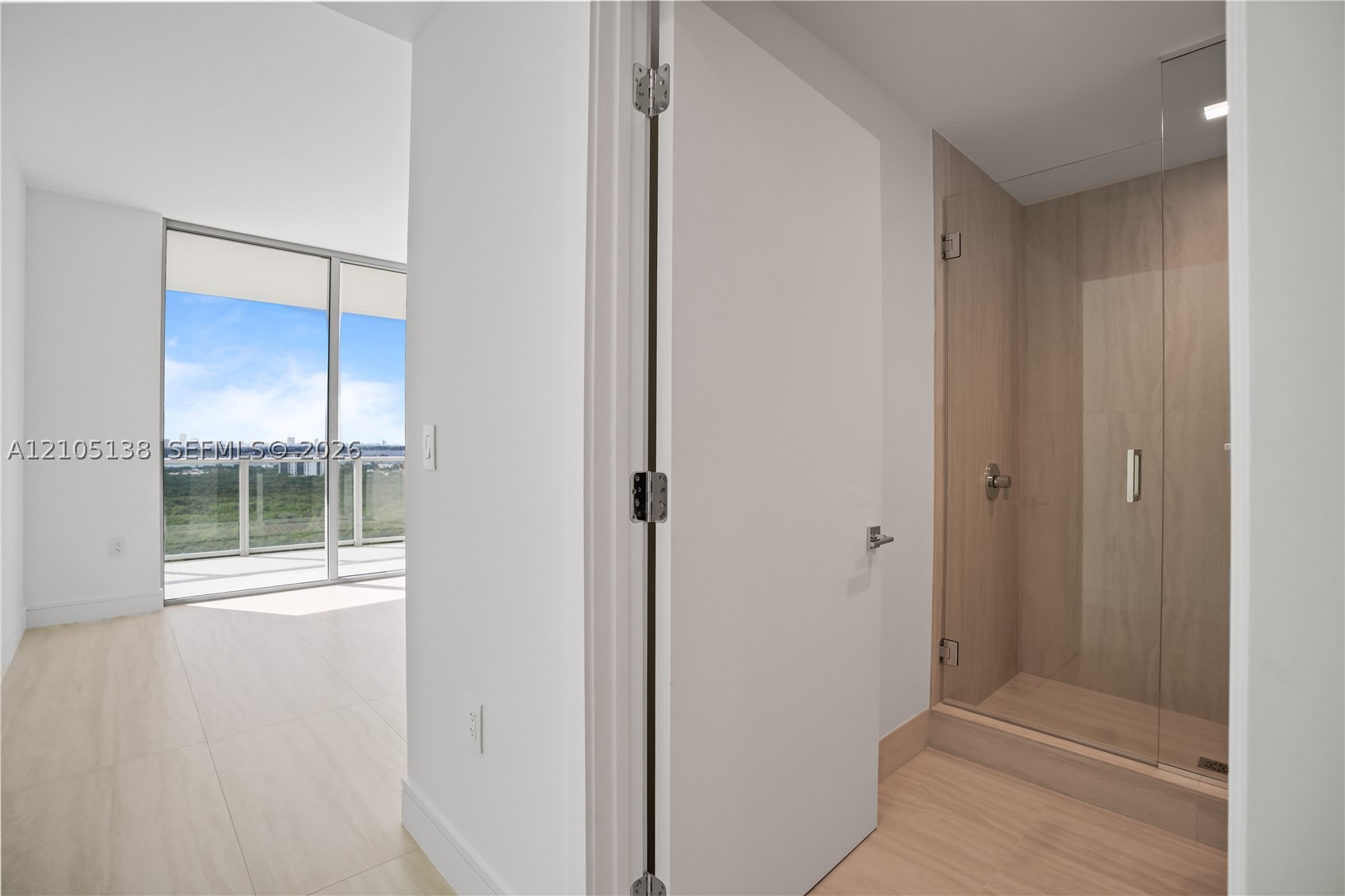 2411 LAGUNA CIRCLE #1505, North Miami FL 33181
