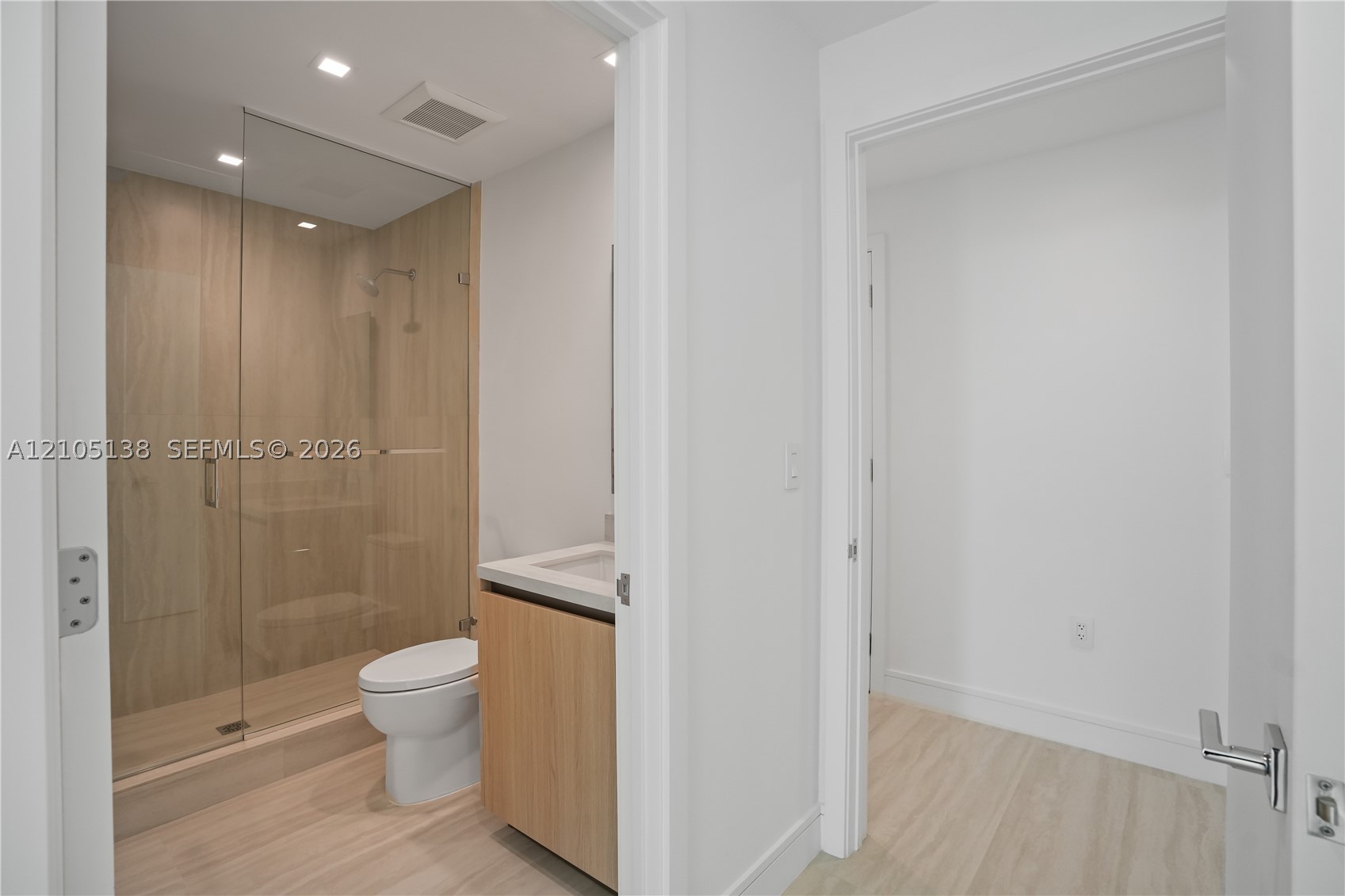 2411 LAGUNA CIRCLE #1505, North Miami FL 33181