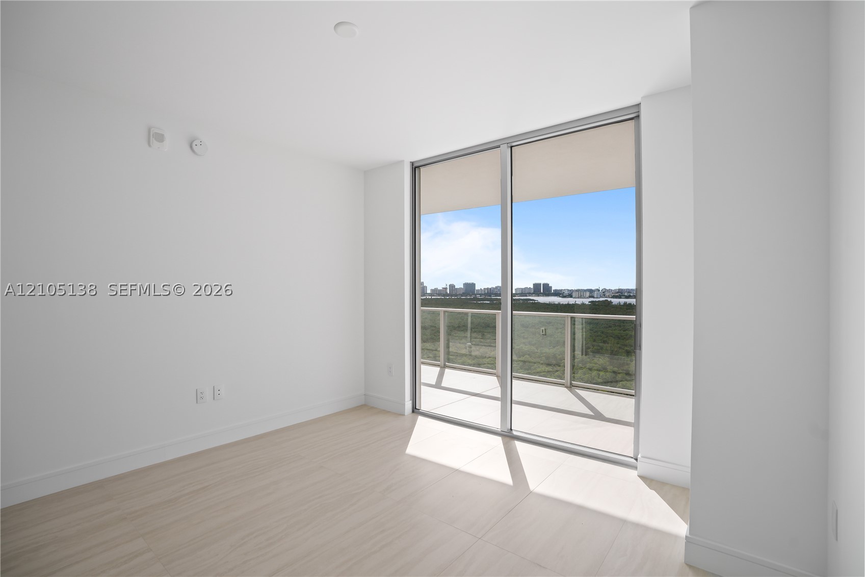 2411 LAGUNA CIRCLE #1505, North Miami FL 33181