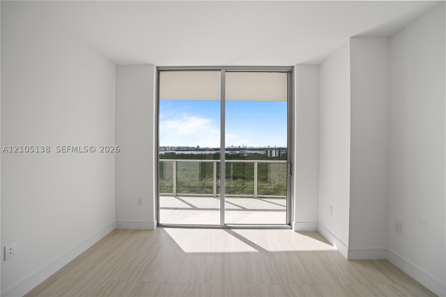 2411 LAGUNA CIRCLE #1505, North Miami FL 33181