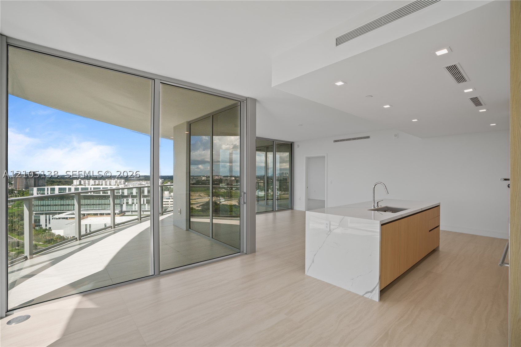 2411 LAGUNA CIRCLE #1505, North Miami FL 33181