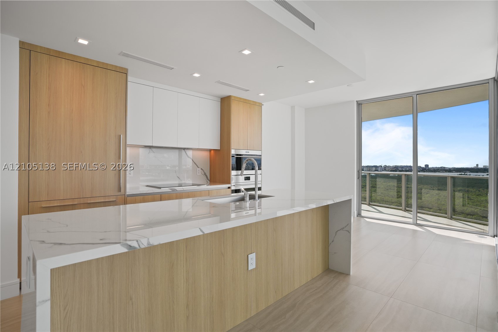 2411 LAGUNA CIRCLE #1505, North Miami FL 33181