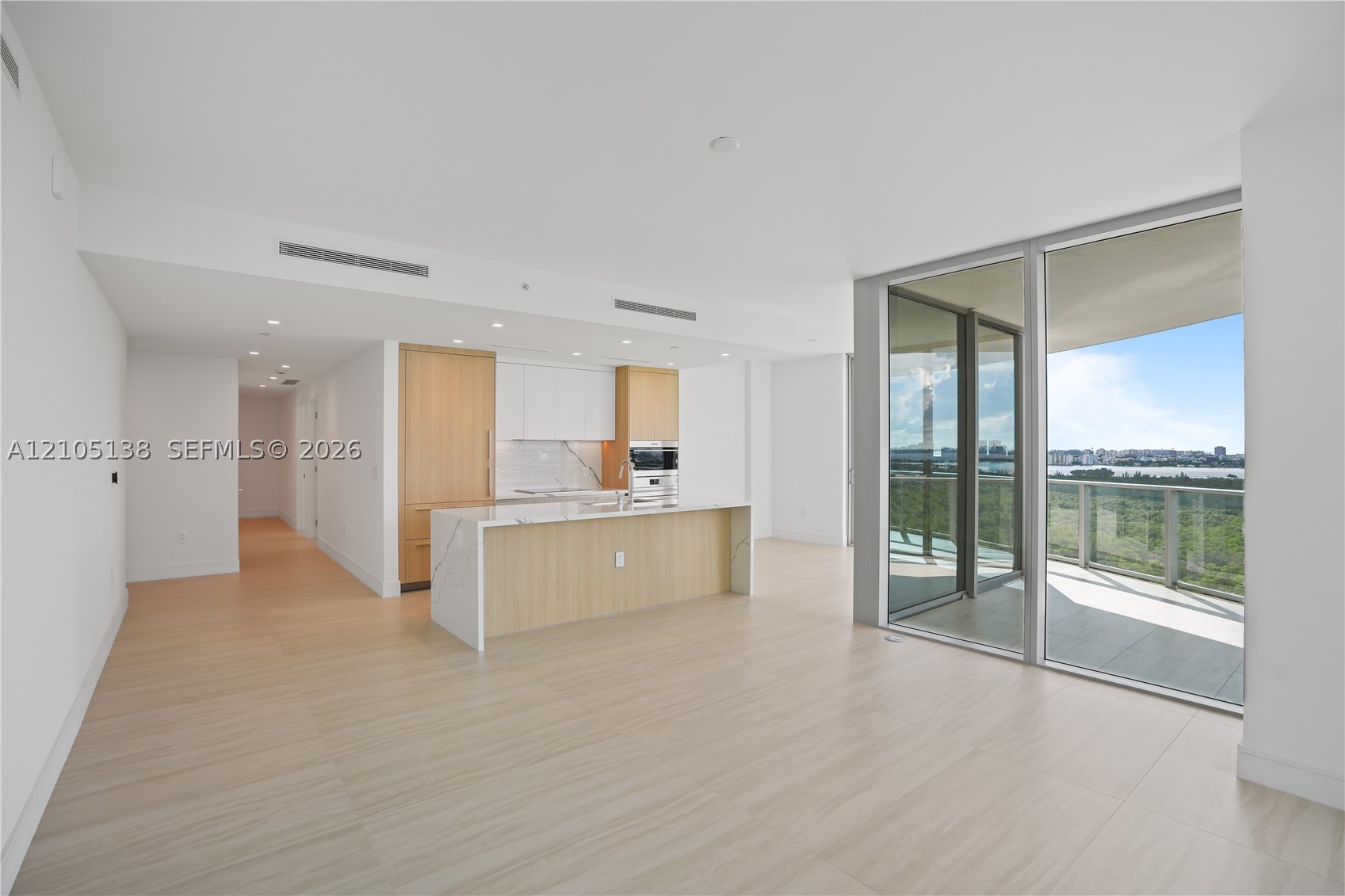 2411 LAGUNA CIRCLE #1505, North Miami FL 33181
