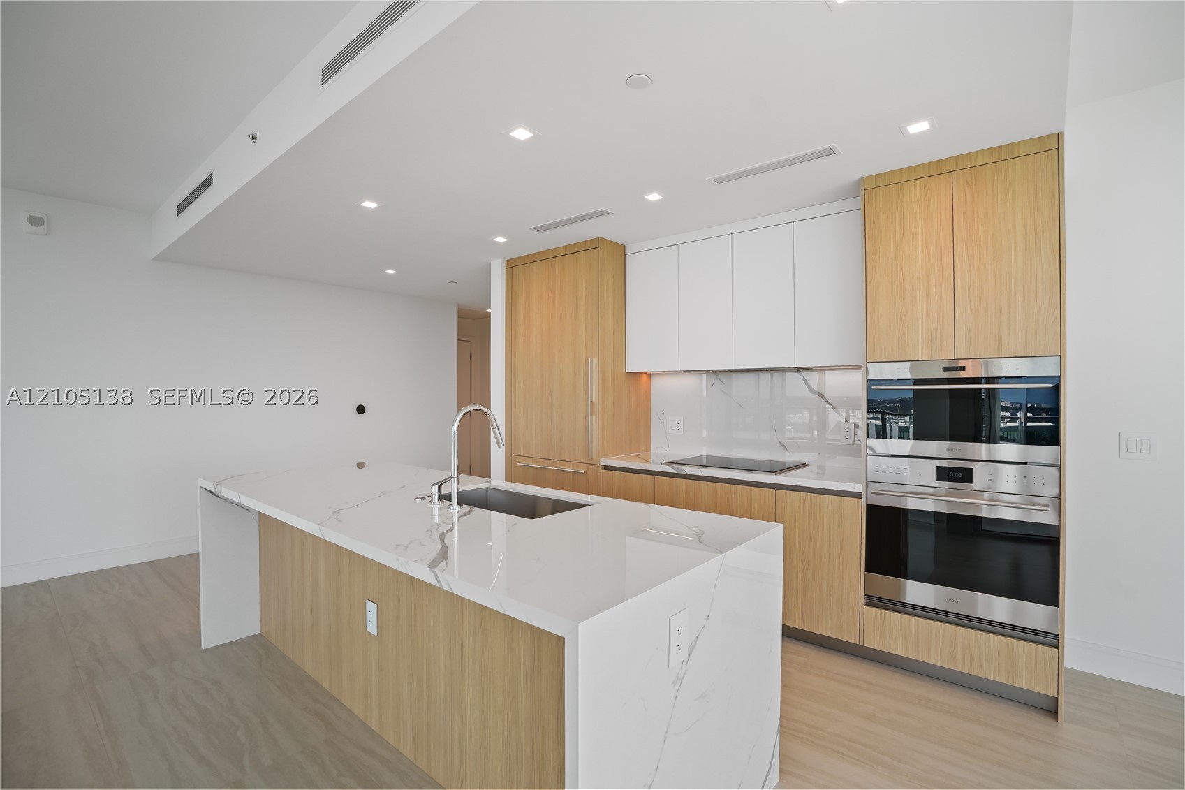 2411 LAGUNA CIRCLE #1505, North Miami FL 33181