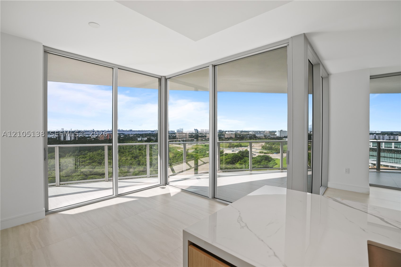 2411 LAGUNA CIRCLE #1505, North Miami FL 33181