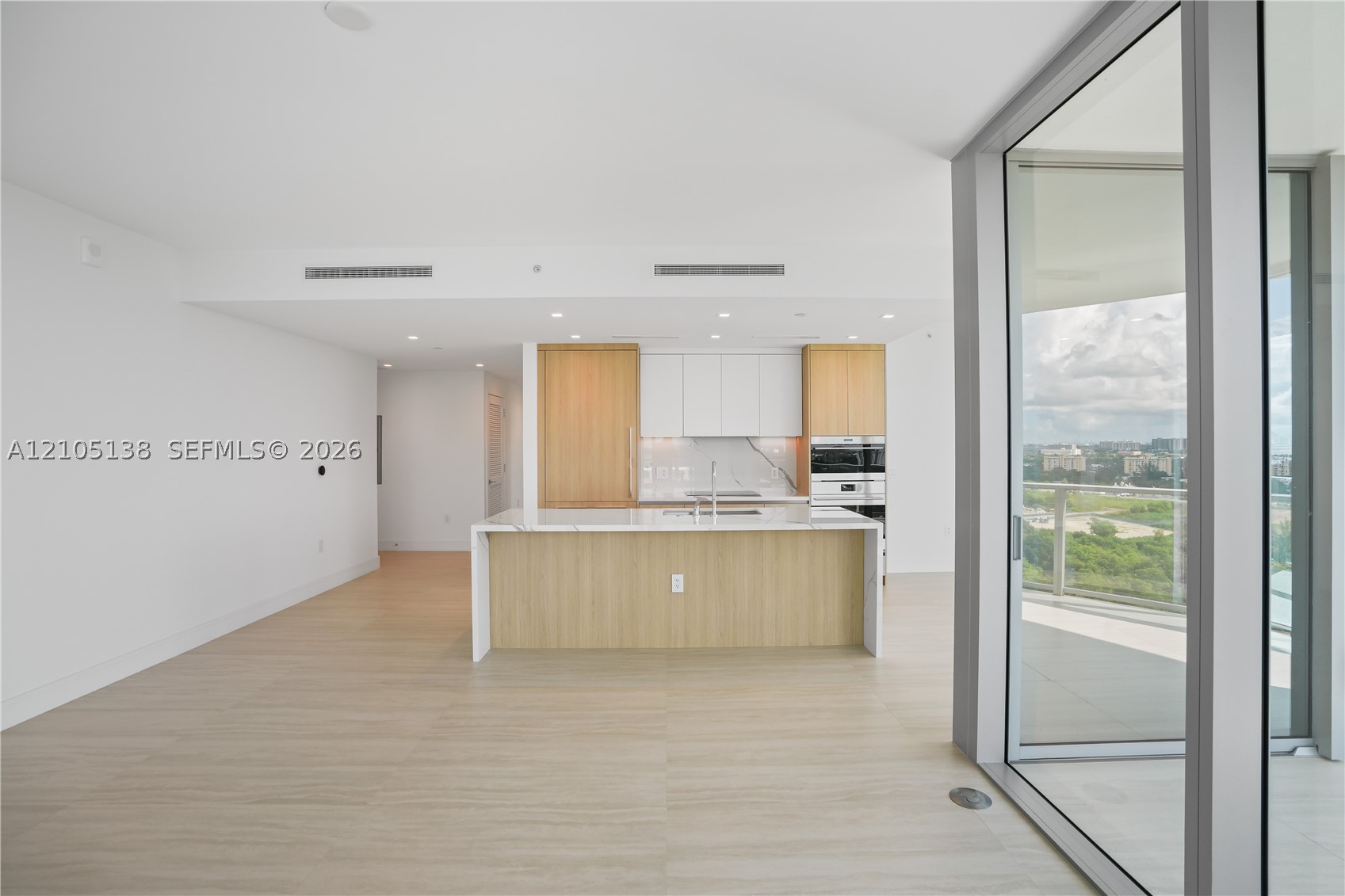 2411 LAGUNA CIRCLE #1505, North Miami FL 33181